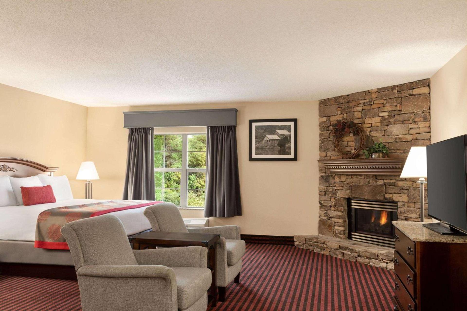 Ramada by Wyndham Pigeon Forge North photo 25