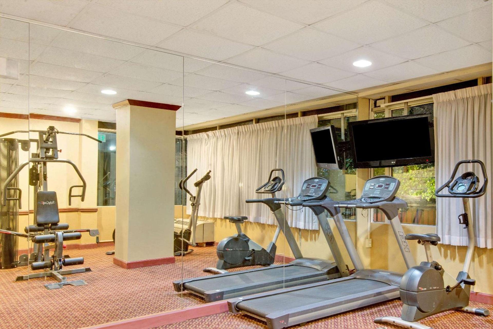 Days Inn by Wyndham Towson photo 5