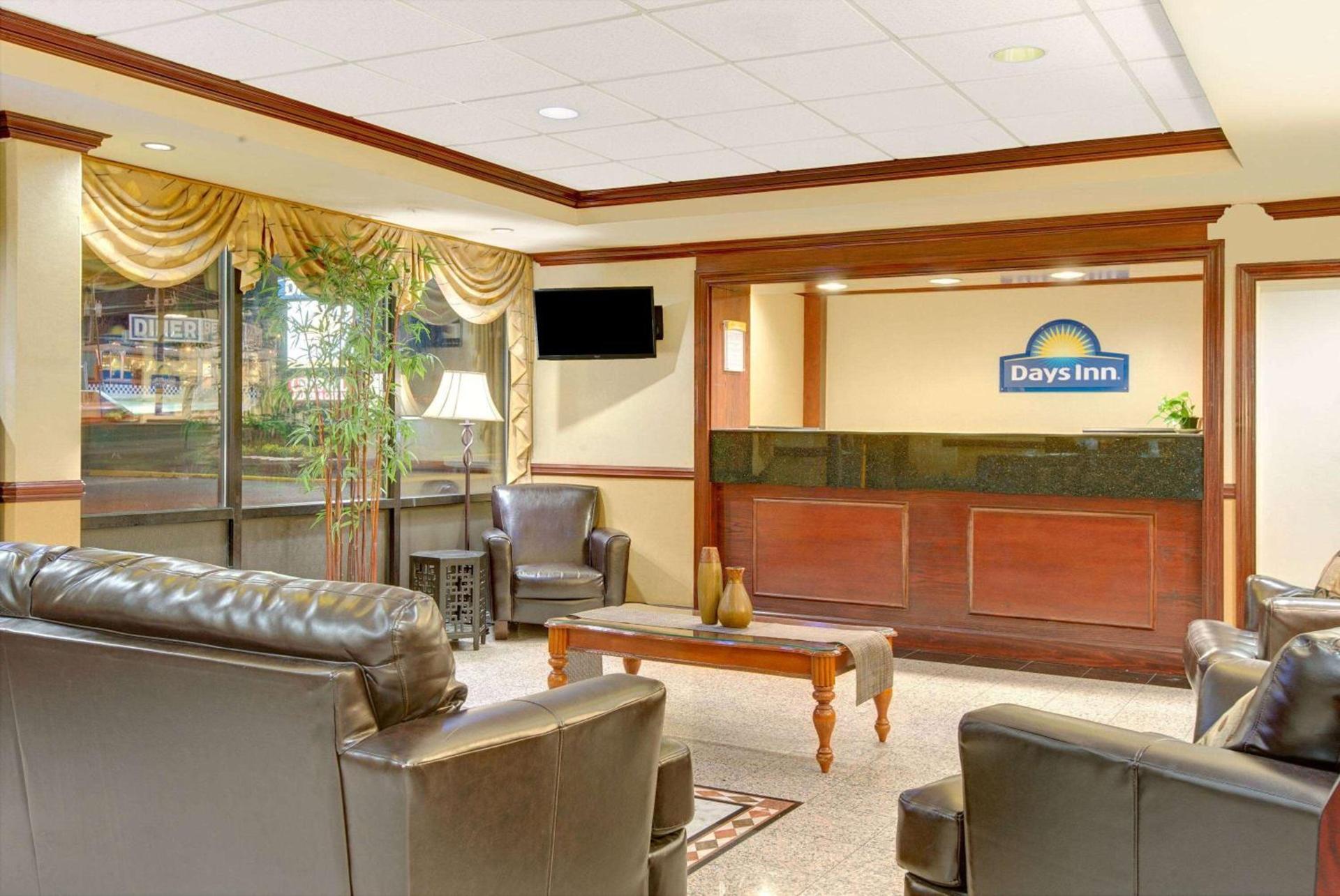 Days Inn by Wyndham Towson photo 4
