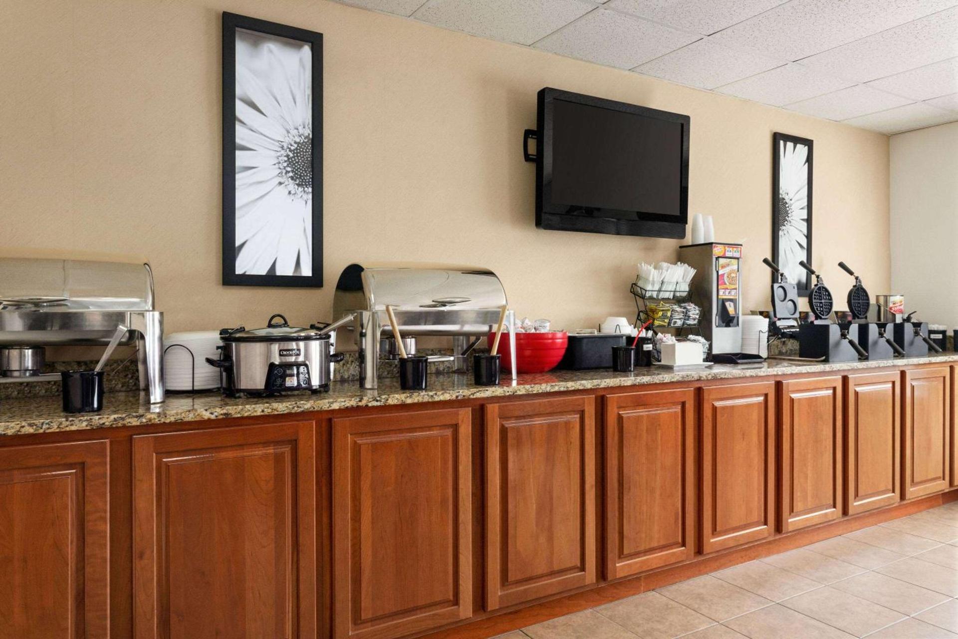 Ramada by Wyndham Pigeon Forge North photo 27