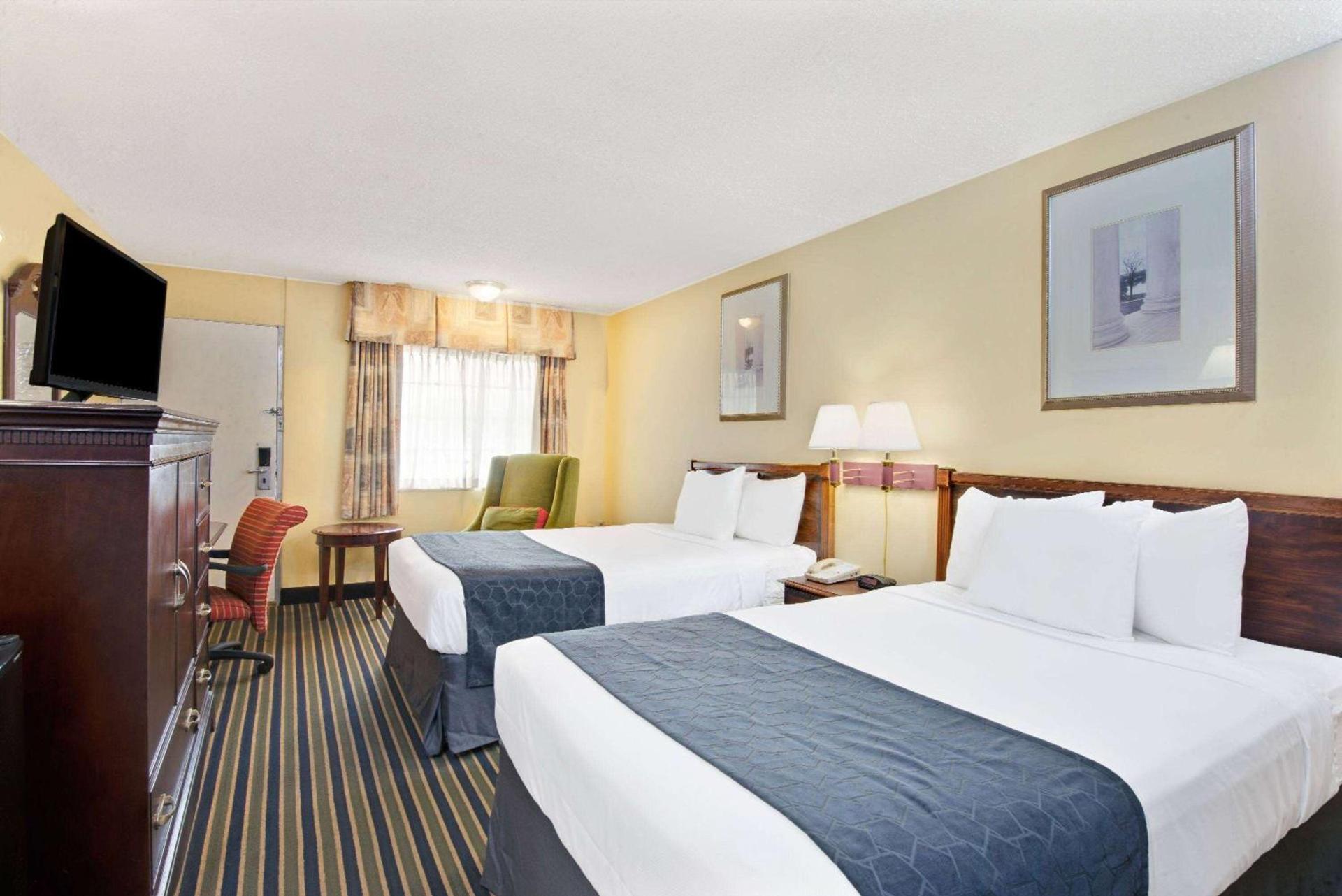 Days Inn by Wyndham Towson photo 6