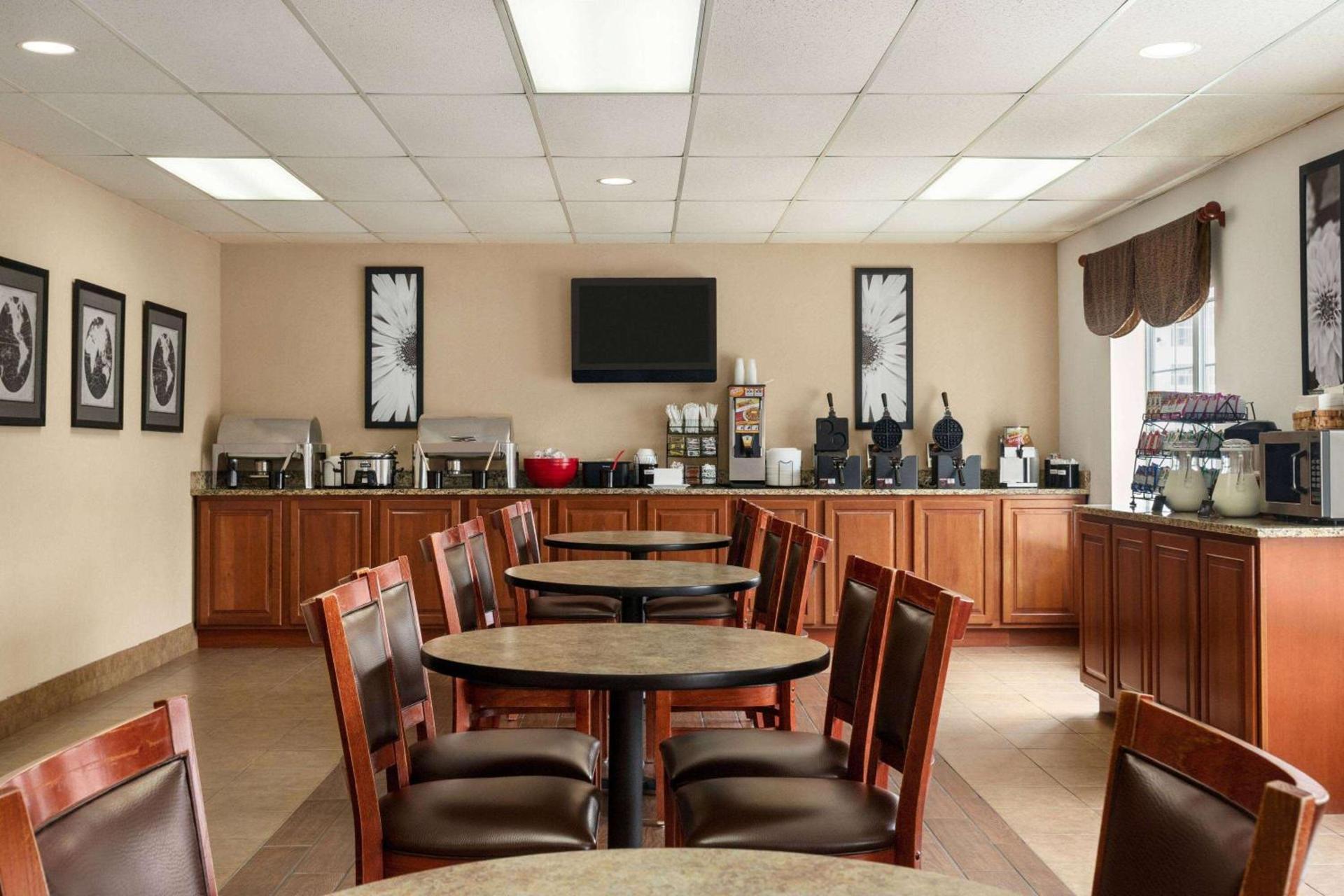 Ramada by Wyndham Pigeon Forge North photo 28