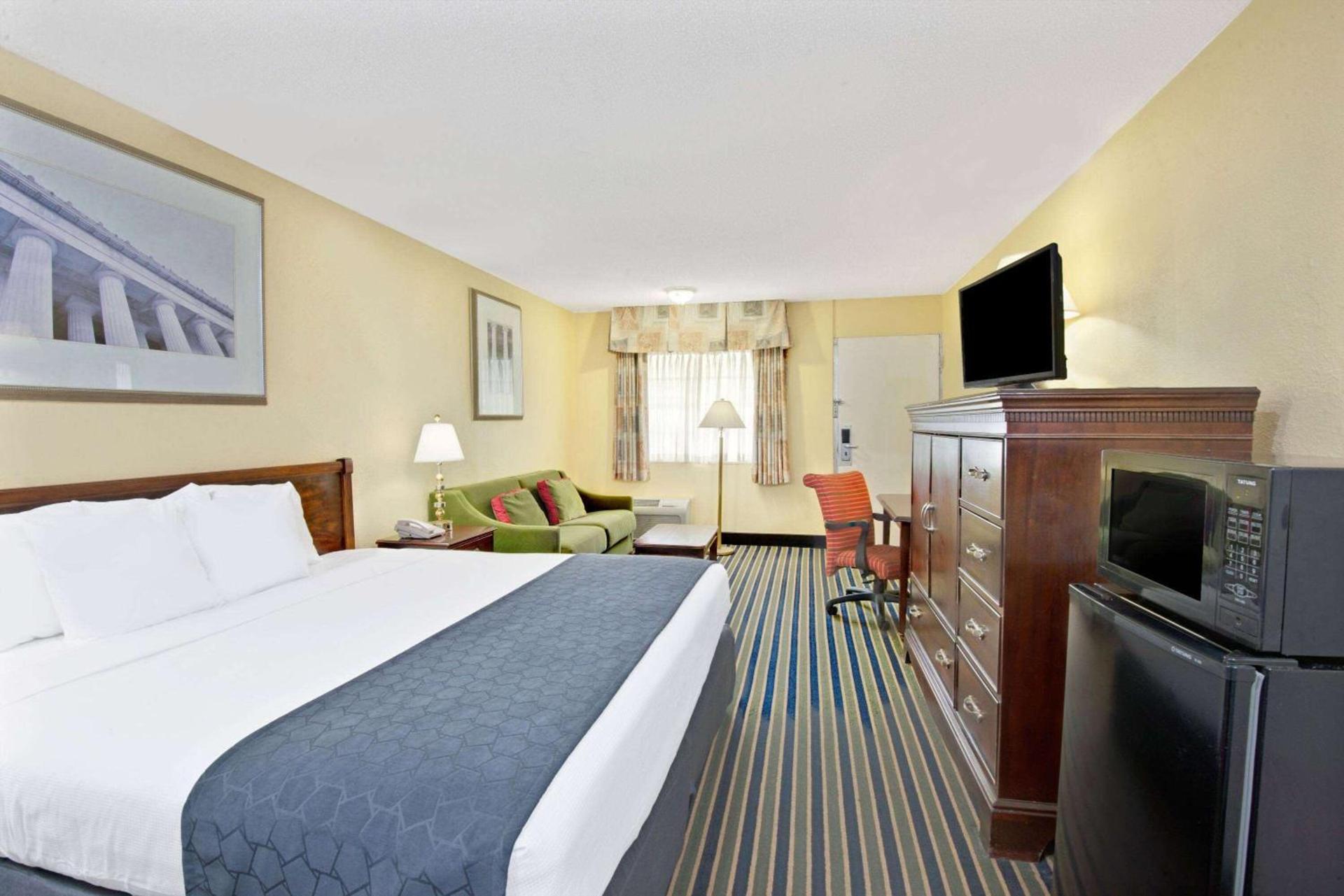 Days Inn by Wyndham Towson photo 7