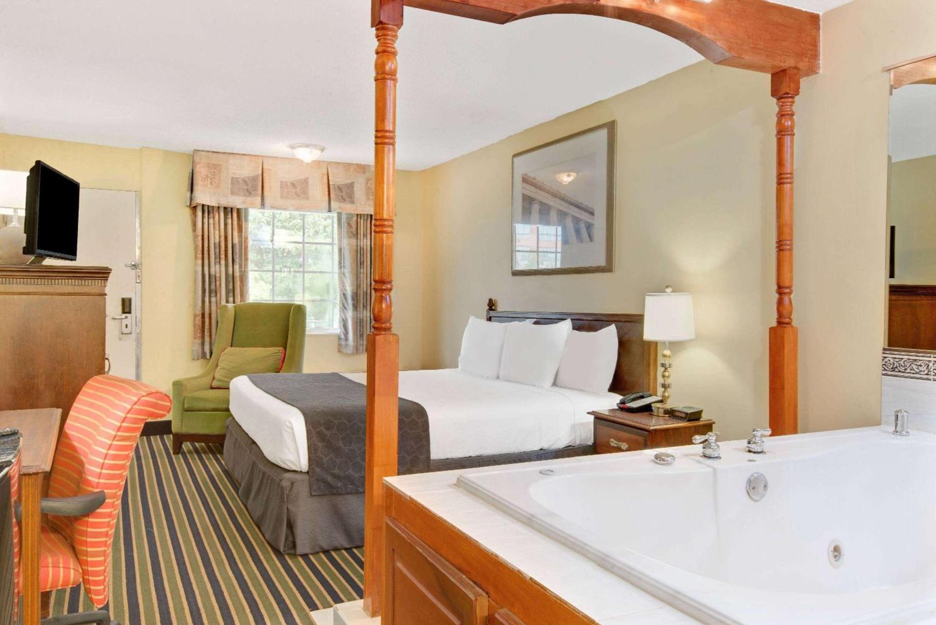 Days Inn by Wyndham Towson photo 10