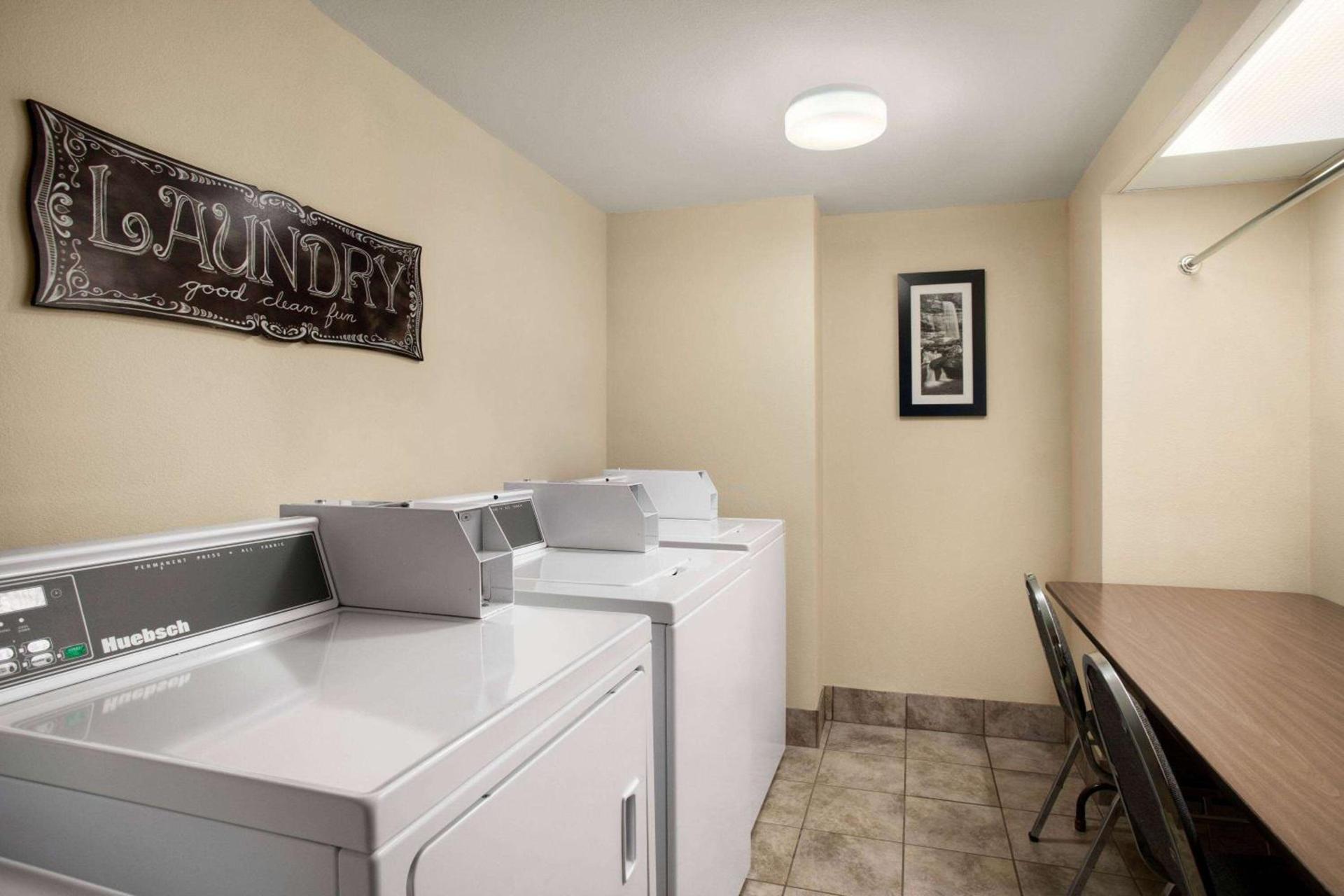 Ramada by Wyndham Pigeon Forge North photo 31