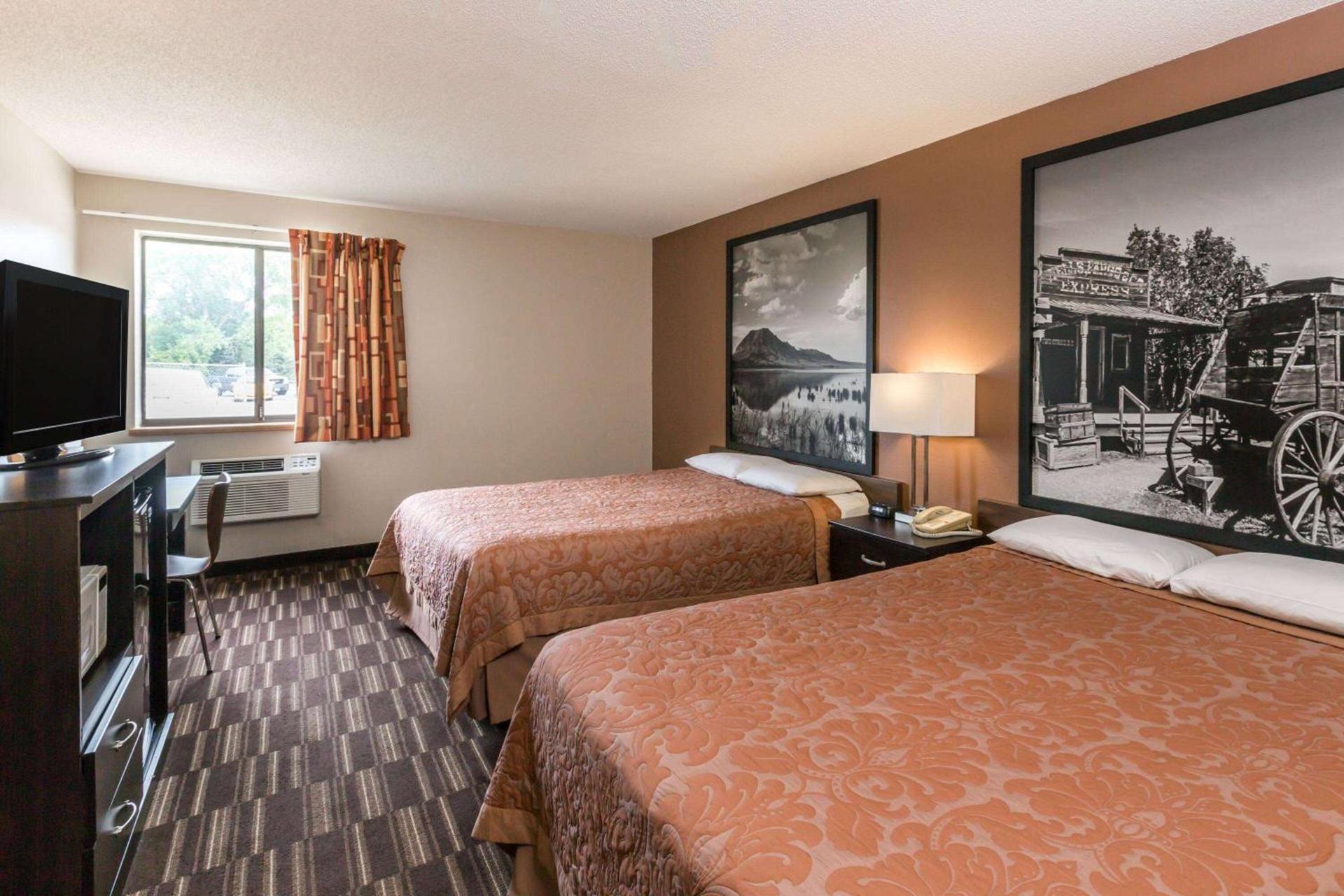 Super 8 by Wyndham Madison photo 10