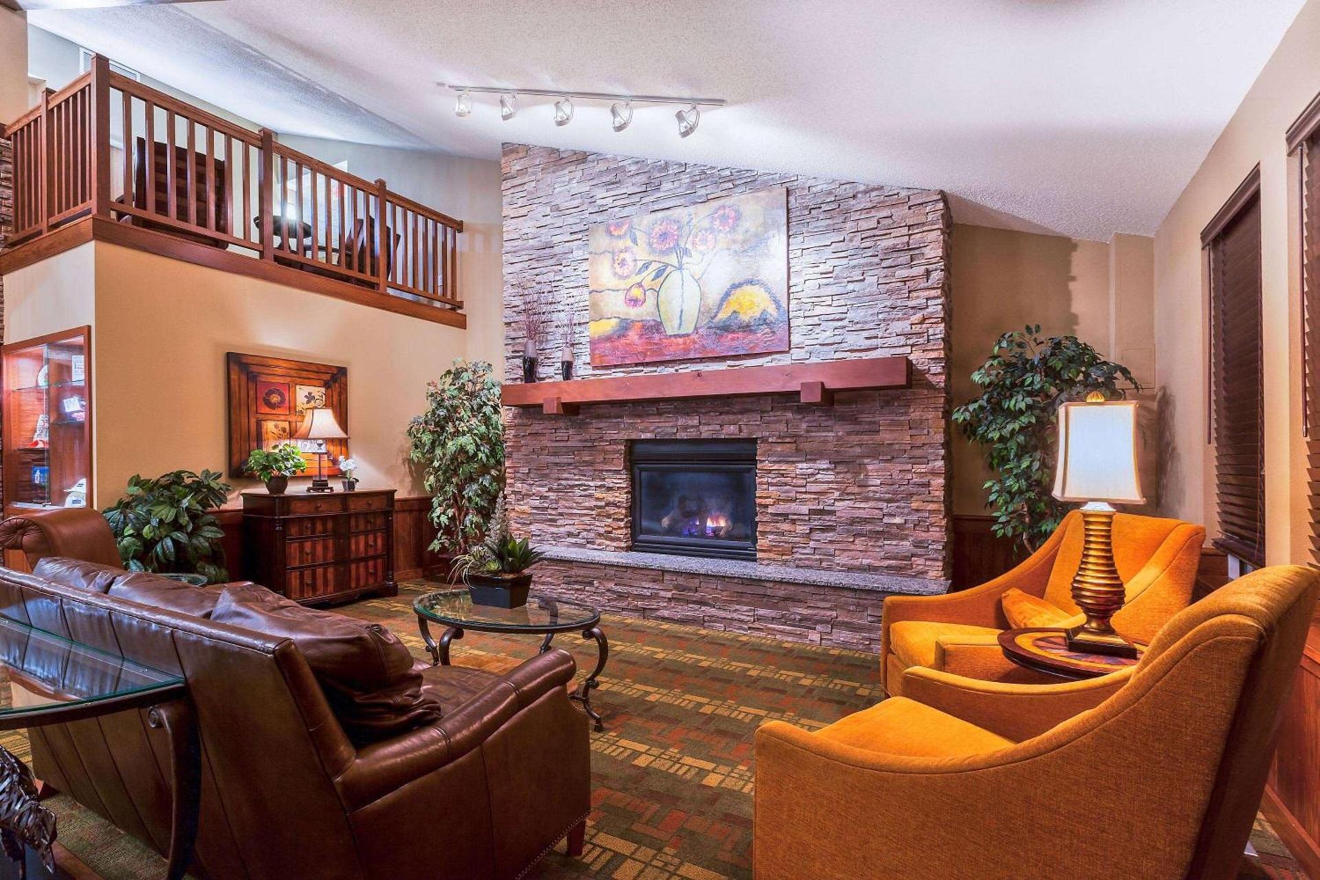 AmericInn by Wyndham Monmouth photo 3
