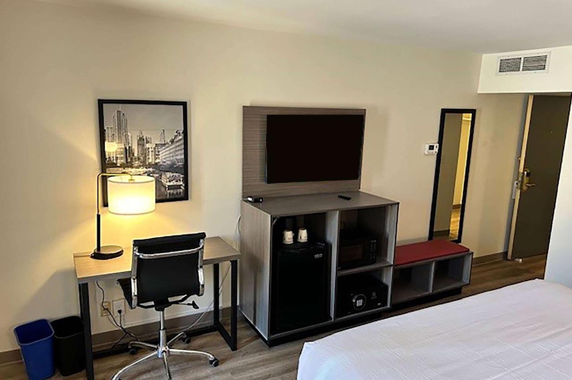 Ramada by Wyndham Milwaukee photo 4