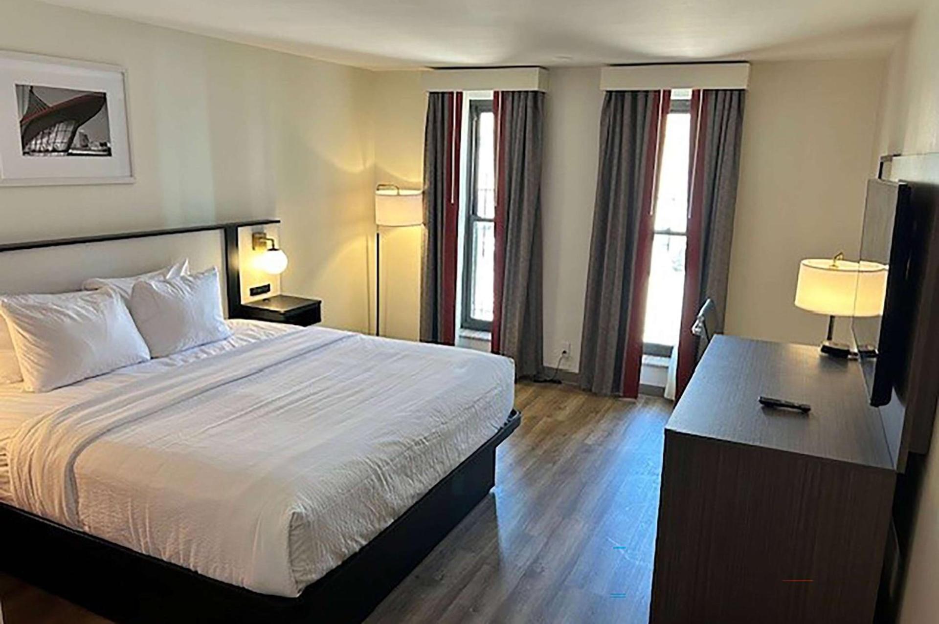 Ramada by Wyndham Milwaukee photo 5
