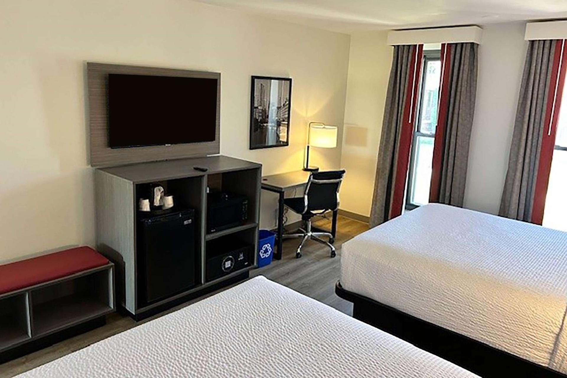 Ramada by Wyndham Milwaukee photo 10