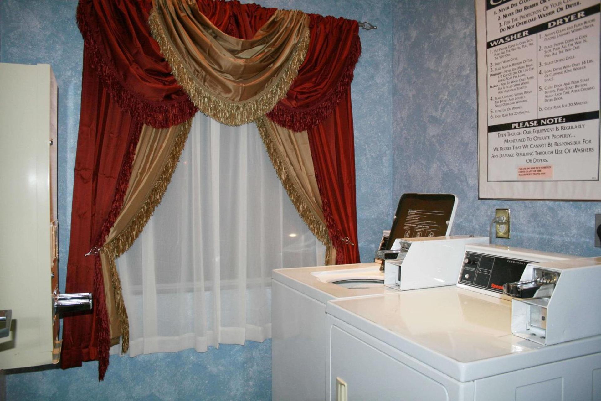 Days Inn & Suites by Wyndham Bonita Springs North Naples photo 22
