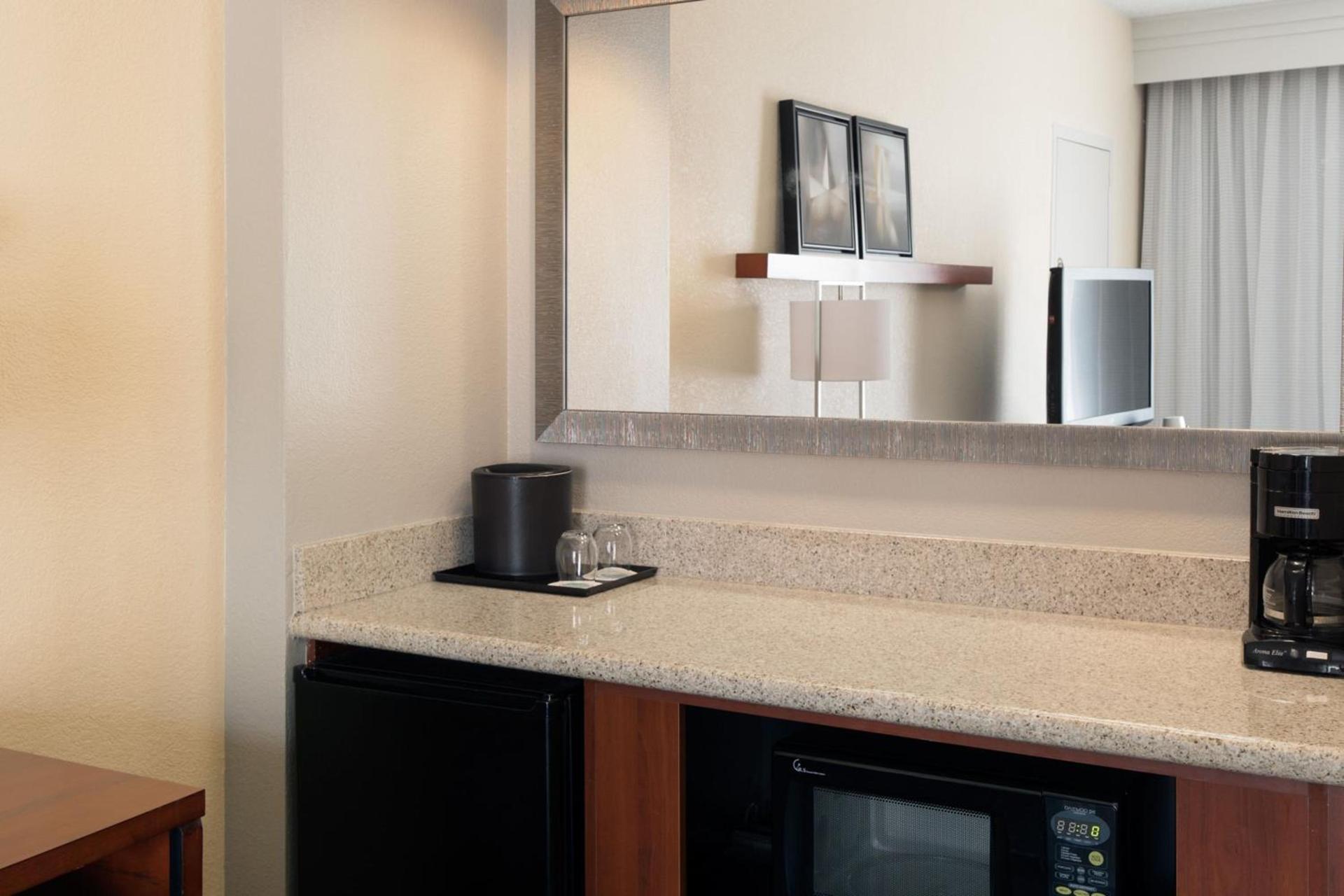 Courtyard by Marriott Denver Central Park photo 23