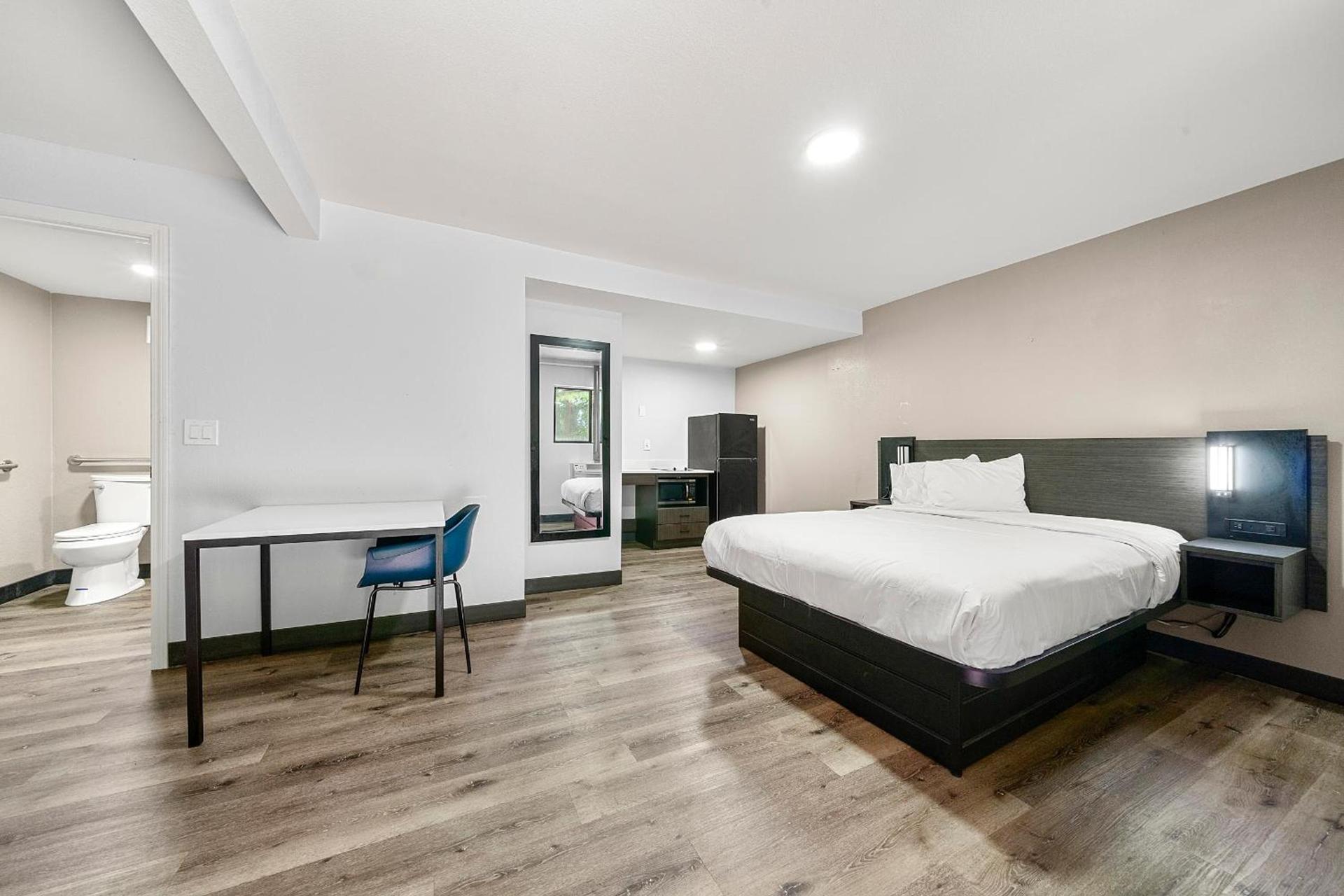 Southern Suites Carrollton photo 13