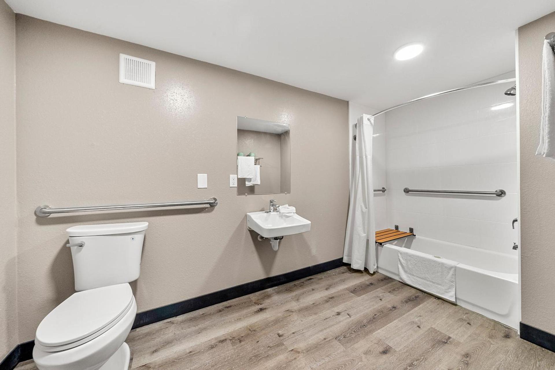 Southern Suites Carrollton photo 12