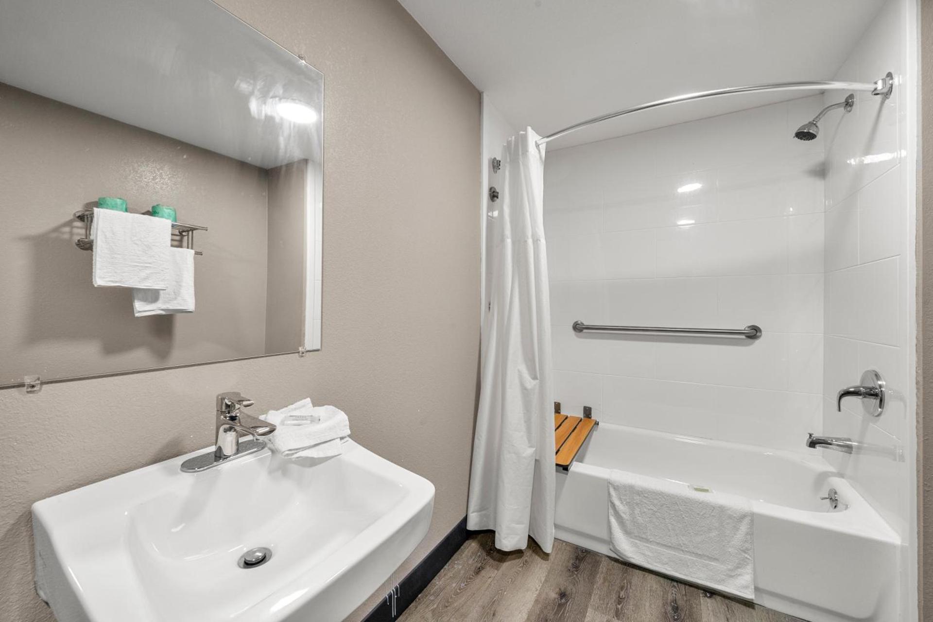 Southern Suites Carrollton photo 5