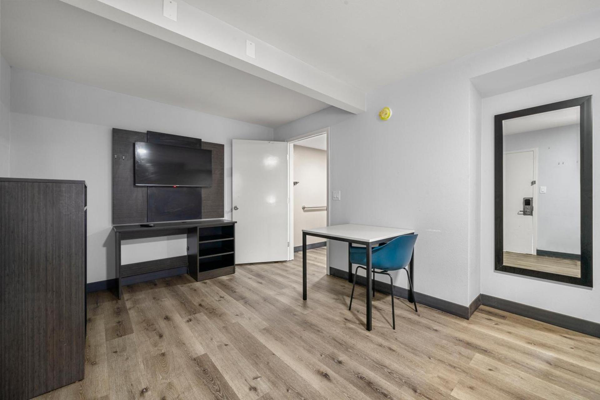 Southern Suites Carrollton photo 7