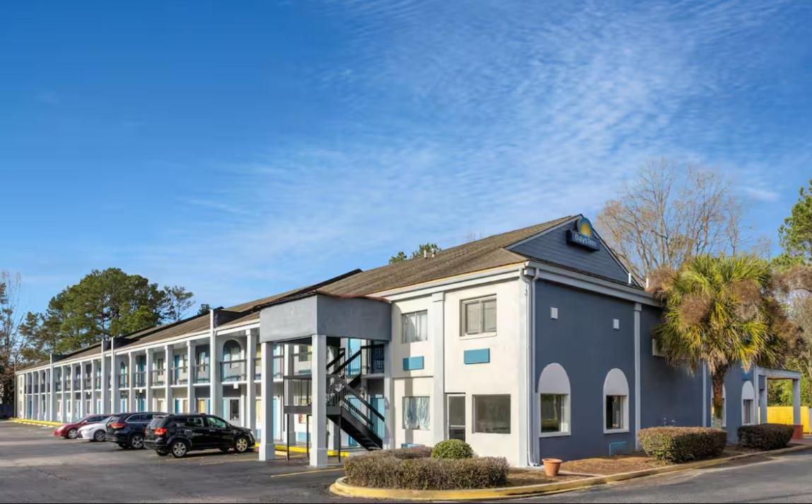 Days Inn by Wyndham Columbia photo 42