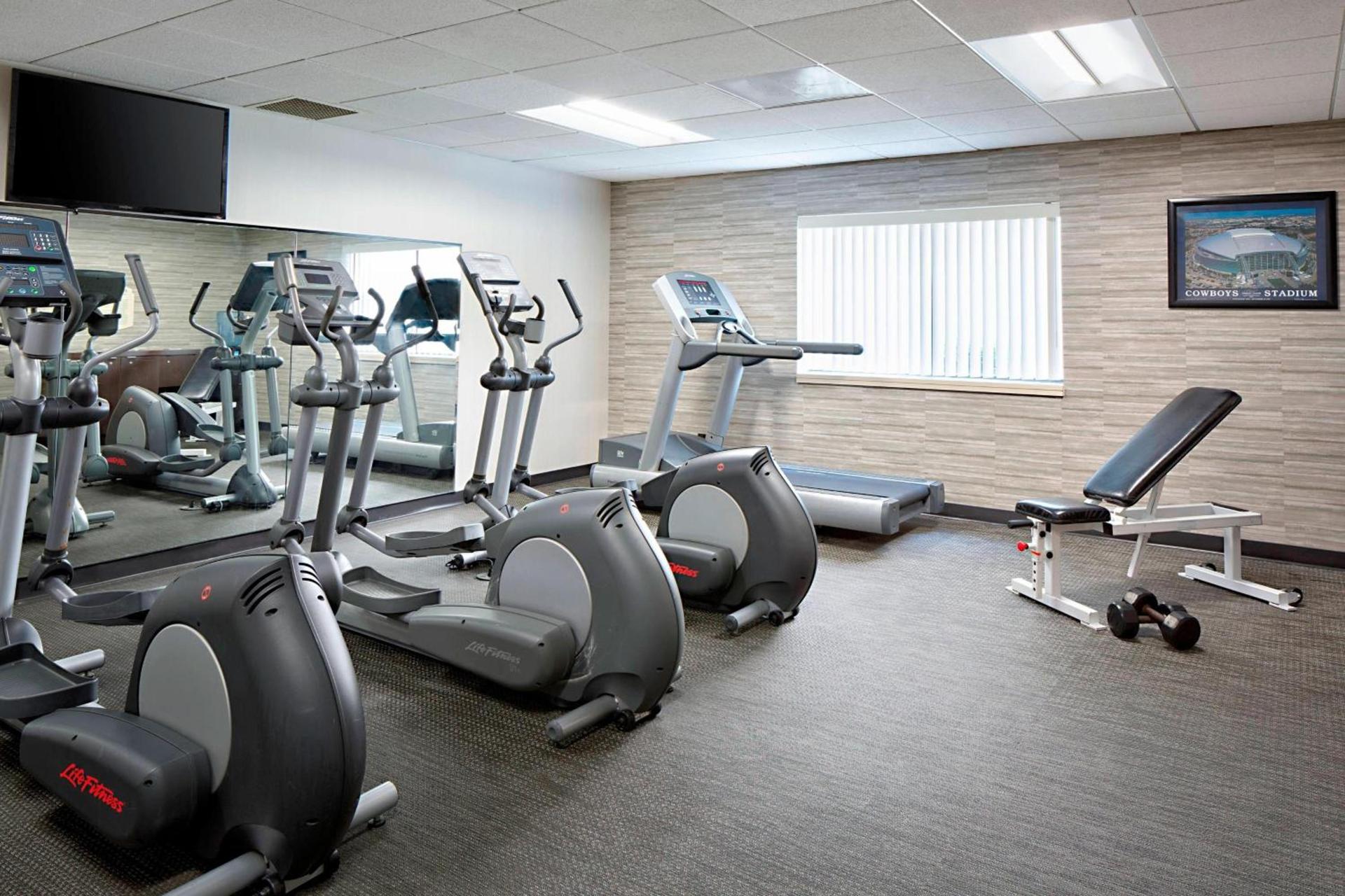 Courtyard by Marriott Dallas Arlington Entertainment District photo 24