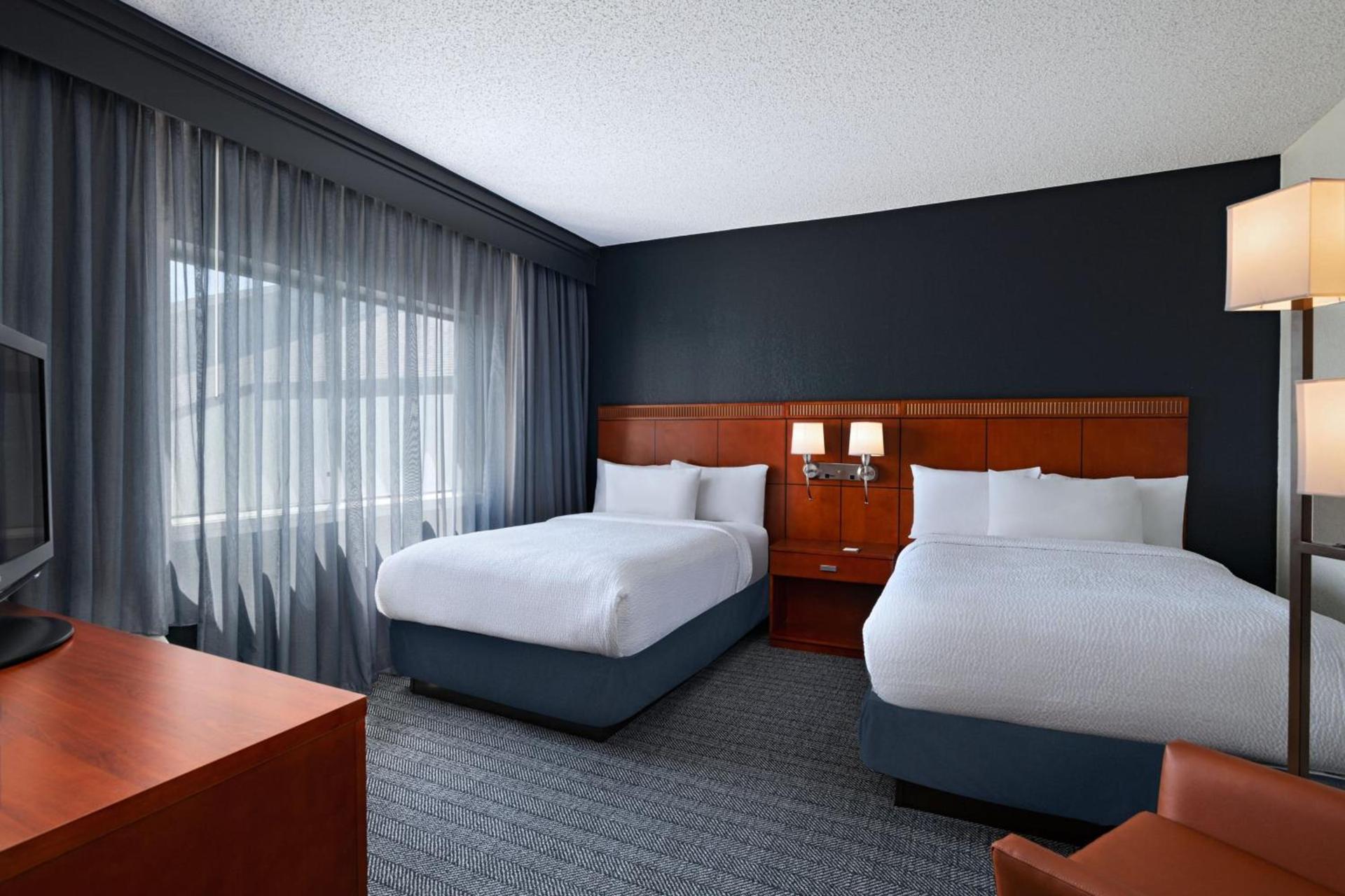 Courtyard by Marriott Dallas Arlington Entertainment District photo 12