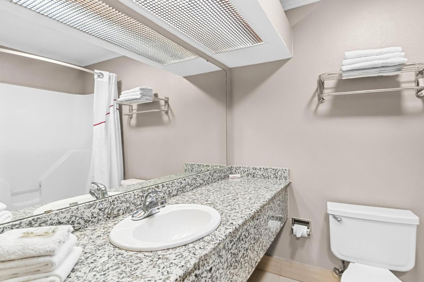 Red Roof Inn & Suites Lexington - Hamburg photo 25