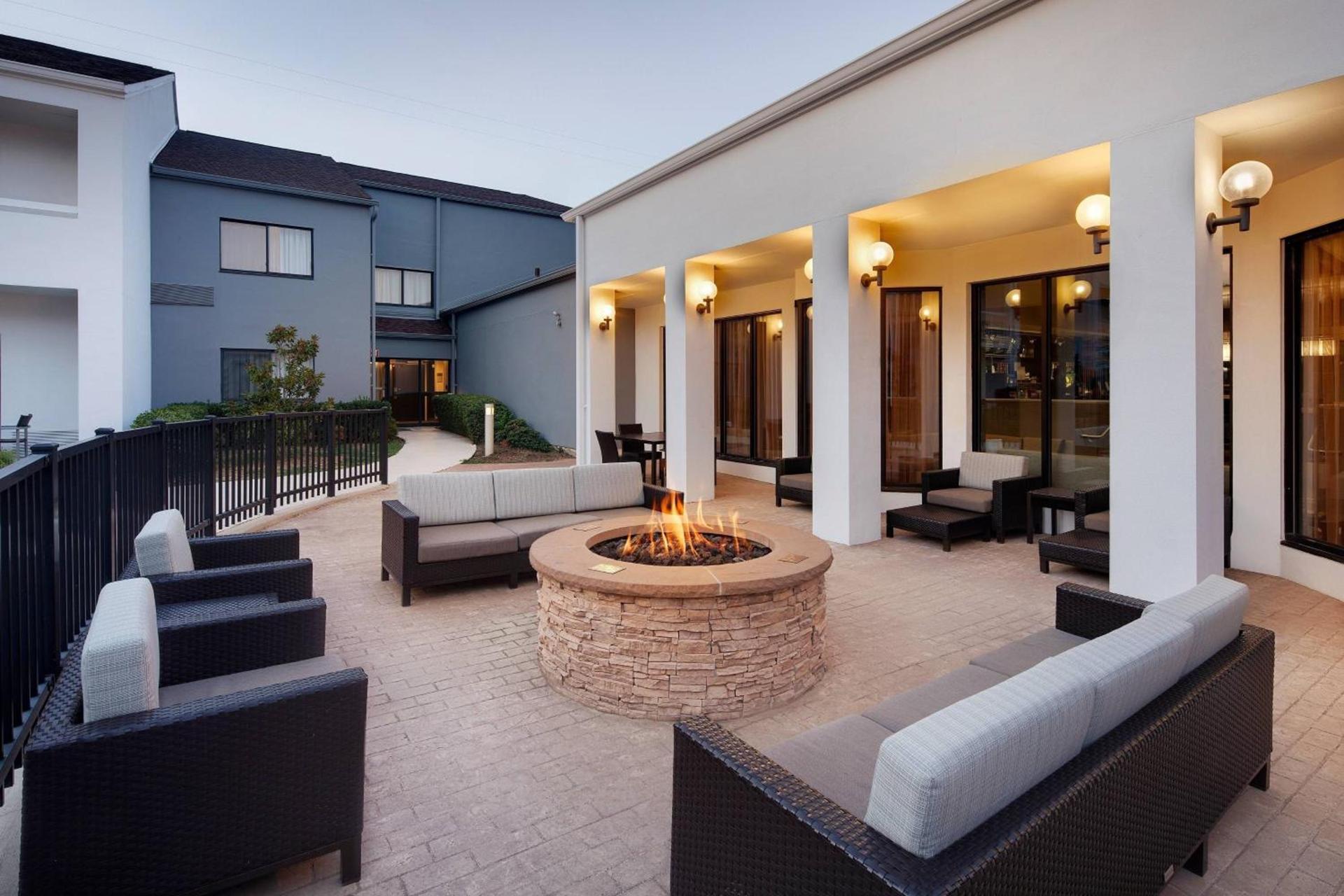 Courtyard Dallas Addison Midway photo 21