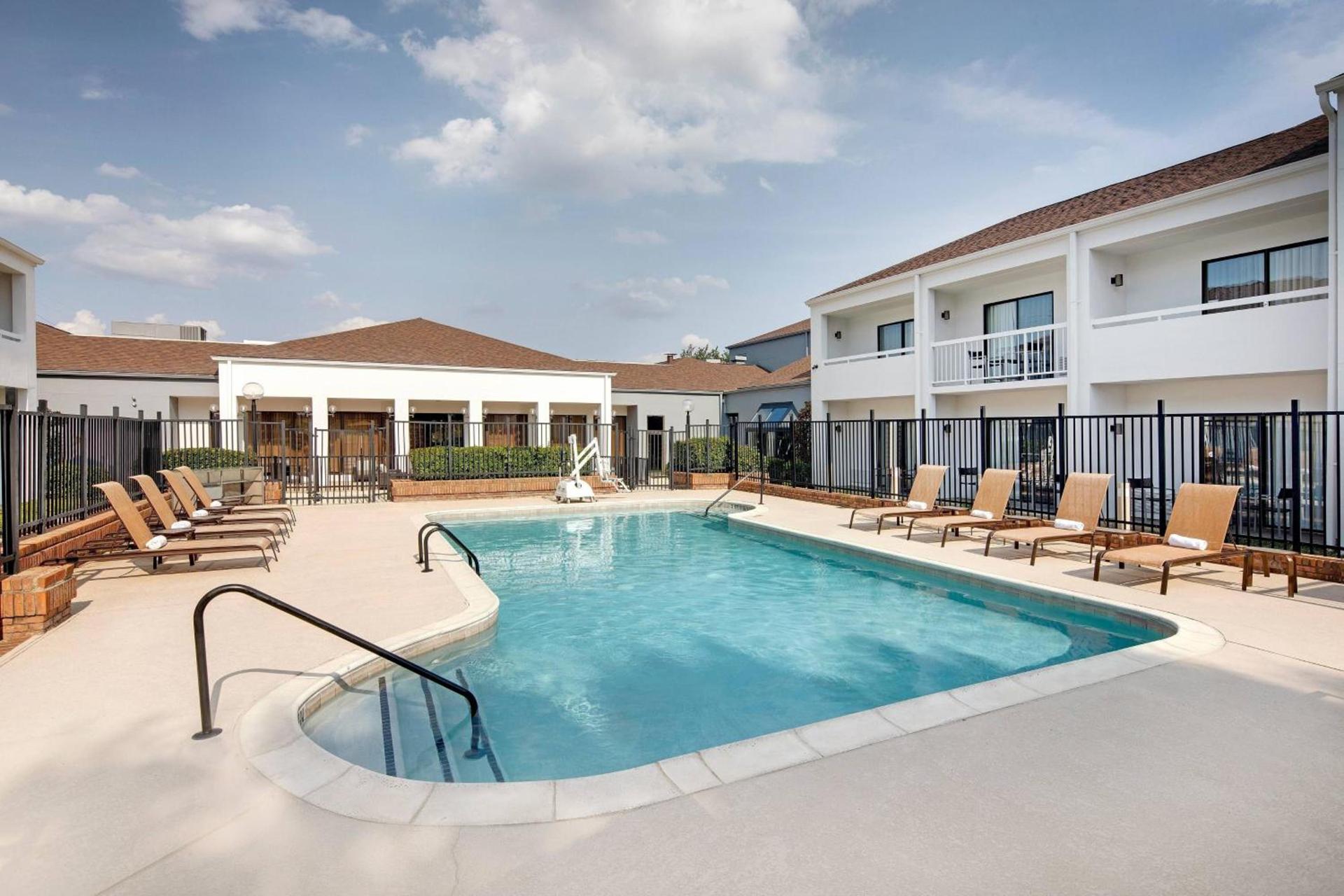Courtyard Dallas Addison Midway photo 30