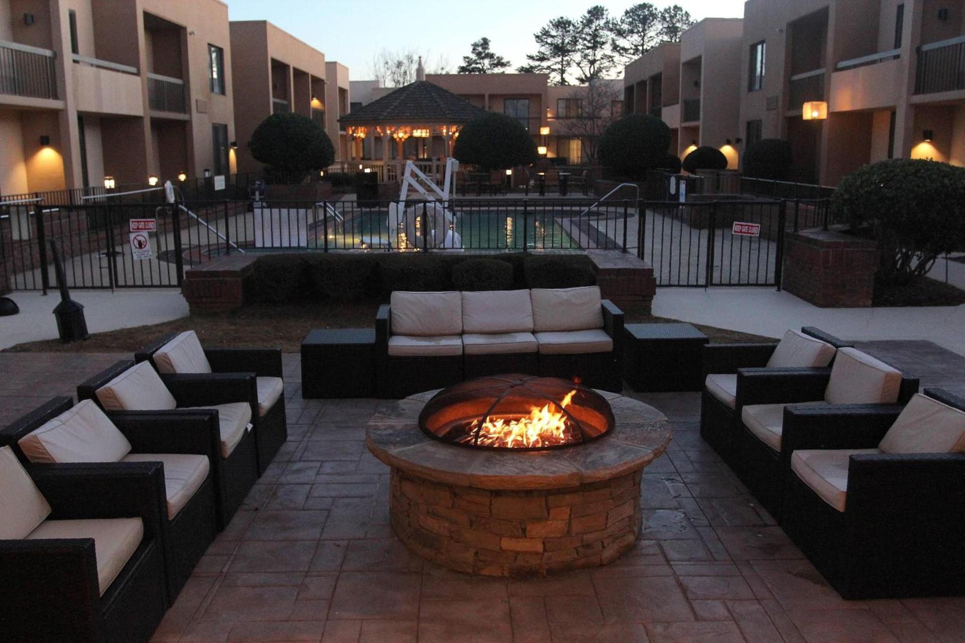 Courtyard by Marriott Atlanta Northlake photo 3