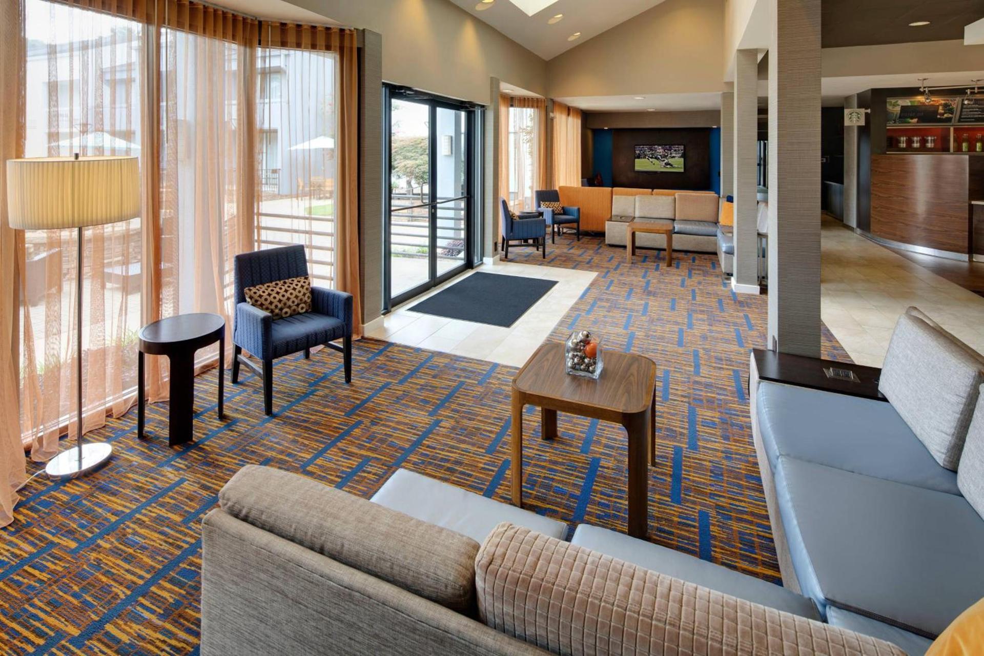 Courtyard by Marriott Atlanta Windy Hill/Ballpark photo 4