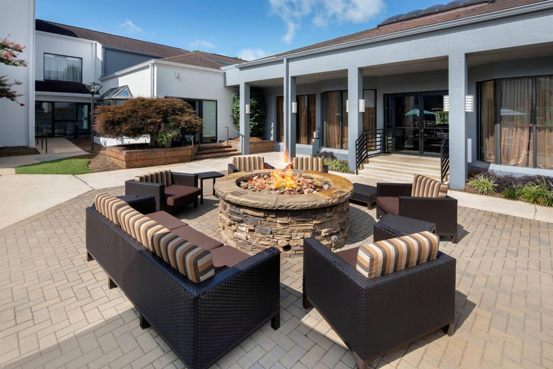 Courtyard by Marriott Atlanta Windy Hill/Ballpark photo 8