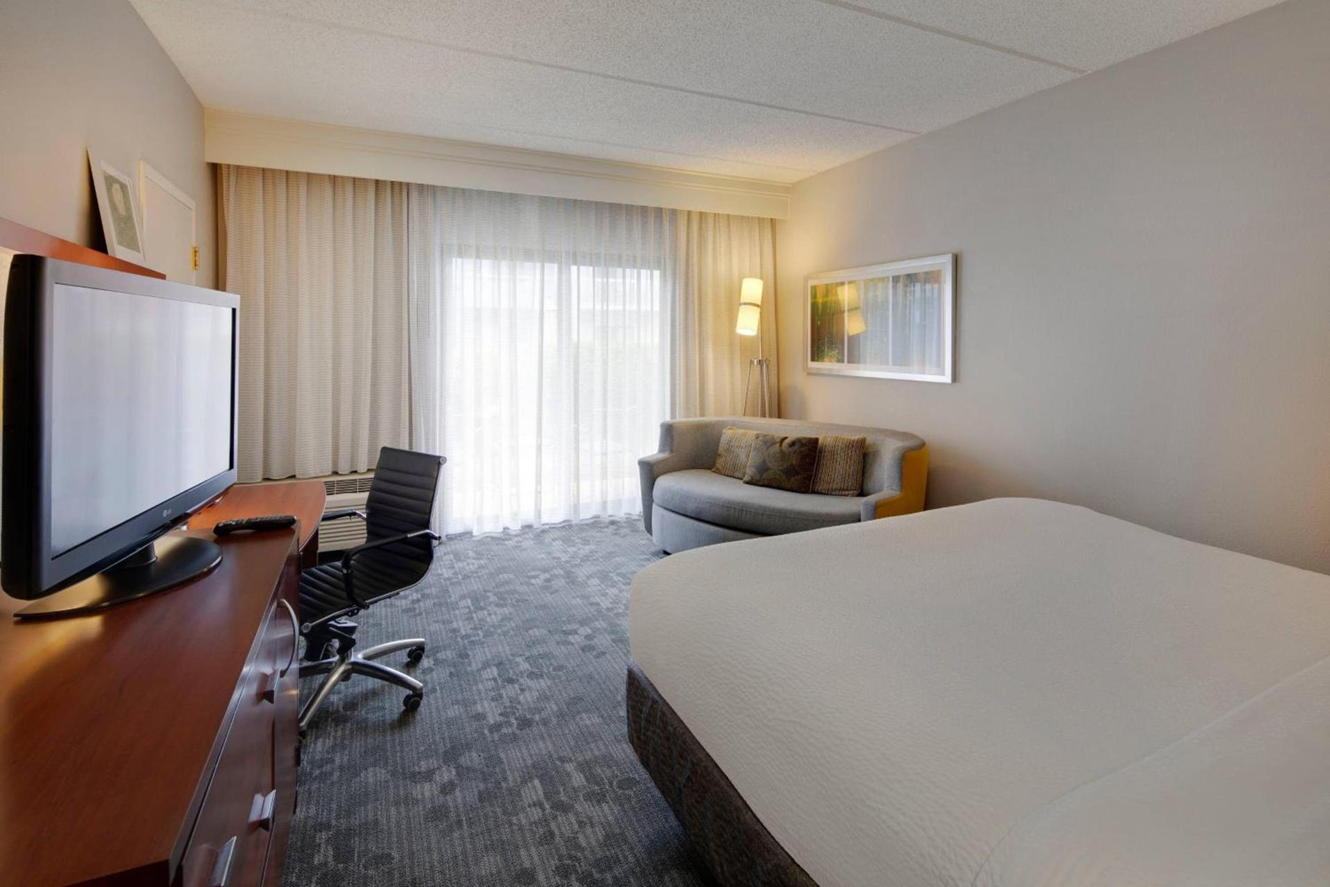 Courtyard by Marriott Atlanta Windy Hill/Ballpark photo 12