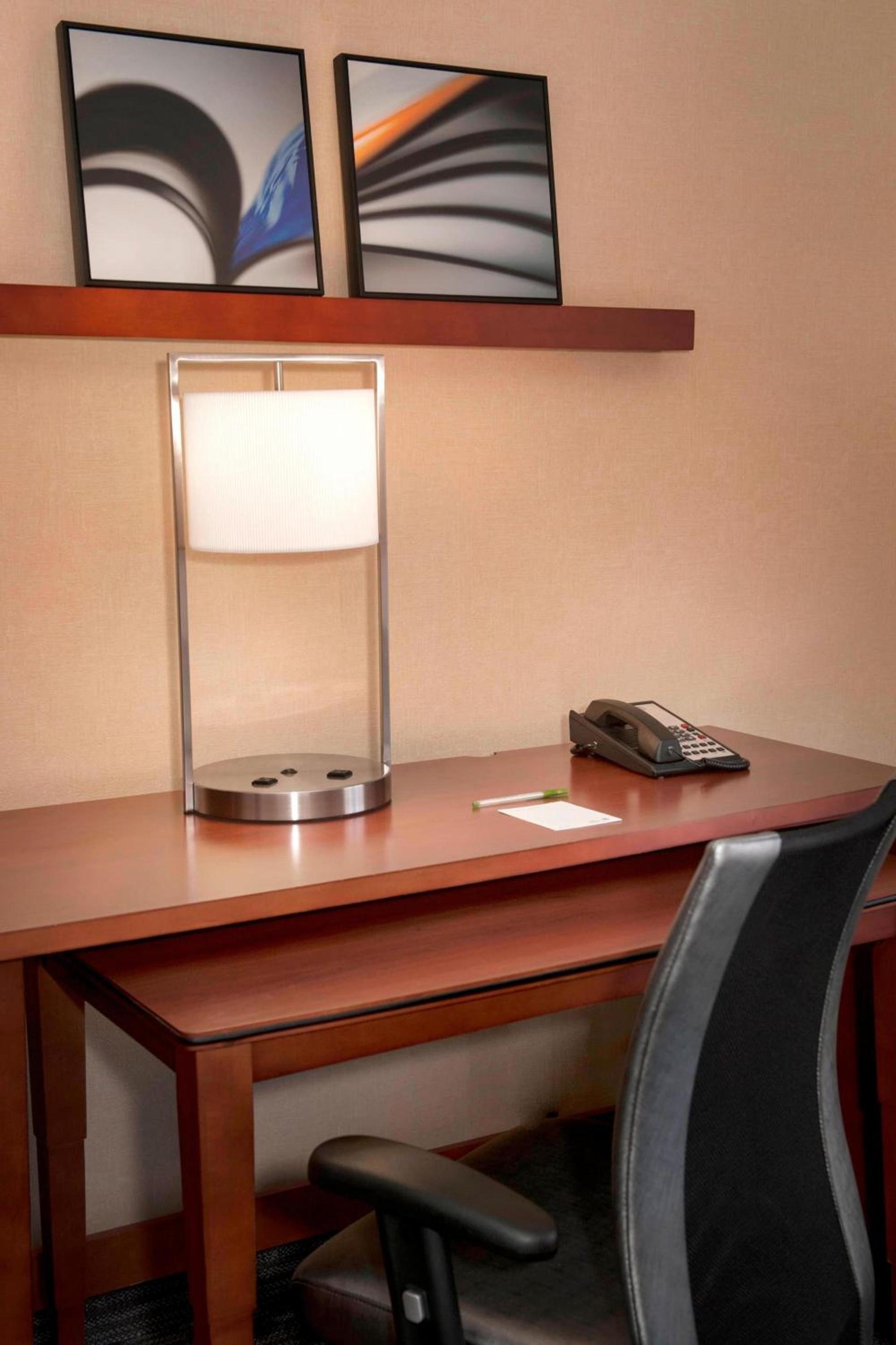 Courtyard By Marriott Hartford Windsor Airport photo 7