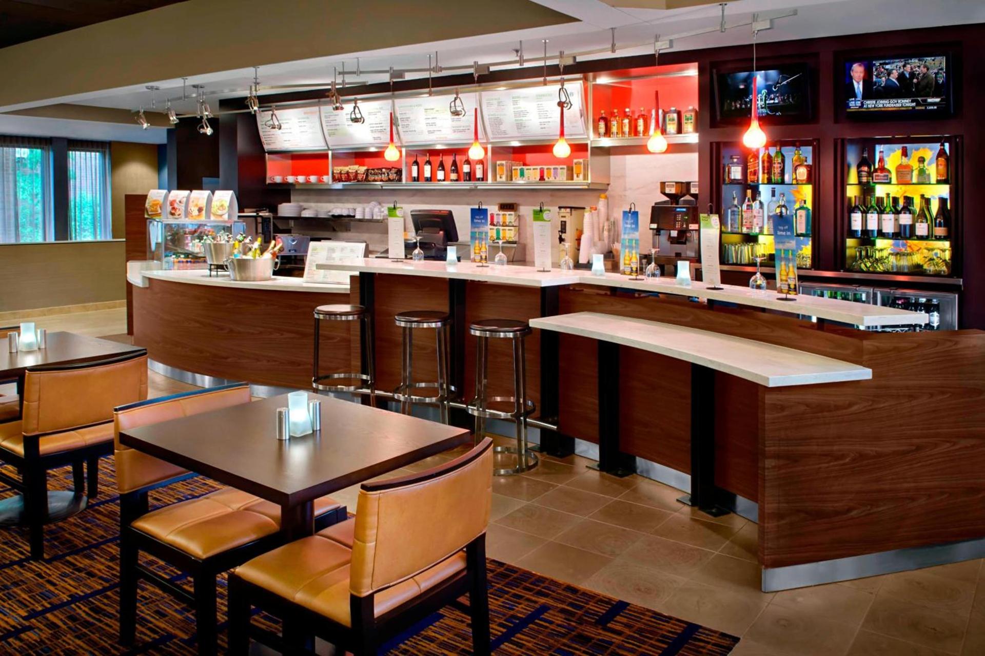 Courtyard By Marriott Hartford Windsor Airport photo 16