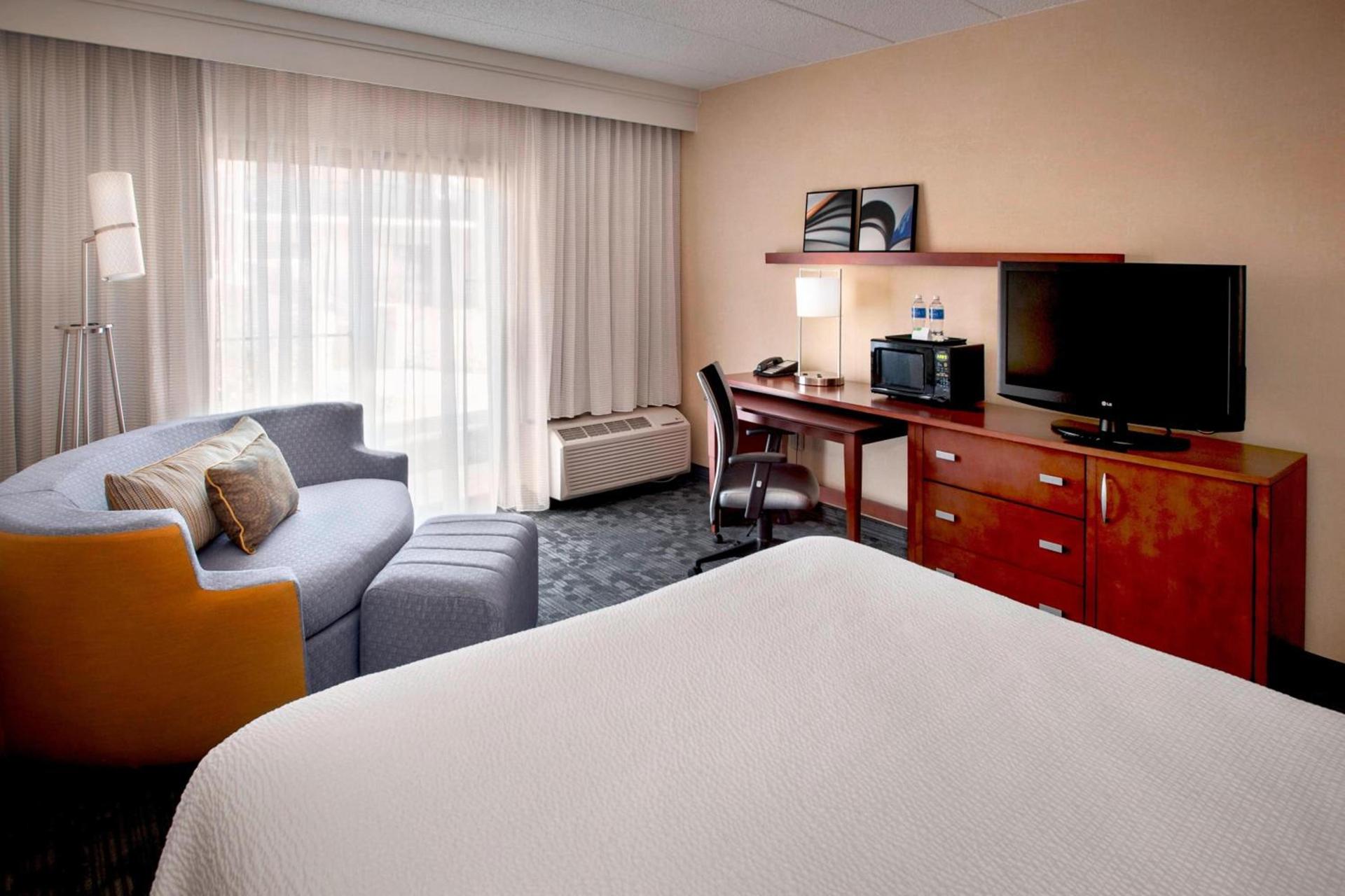 Courtyard By Marriott Hartford Windsor Airport photo 6