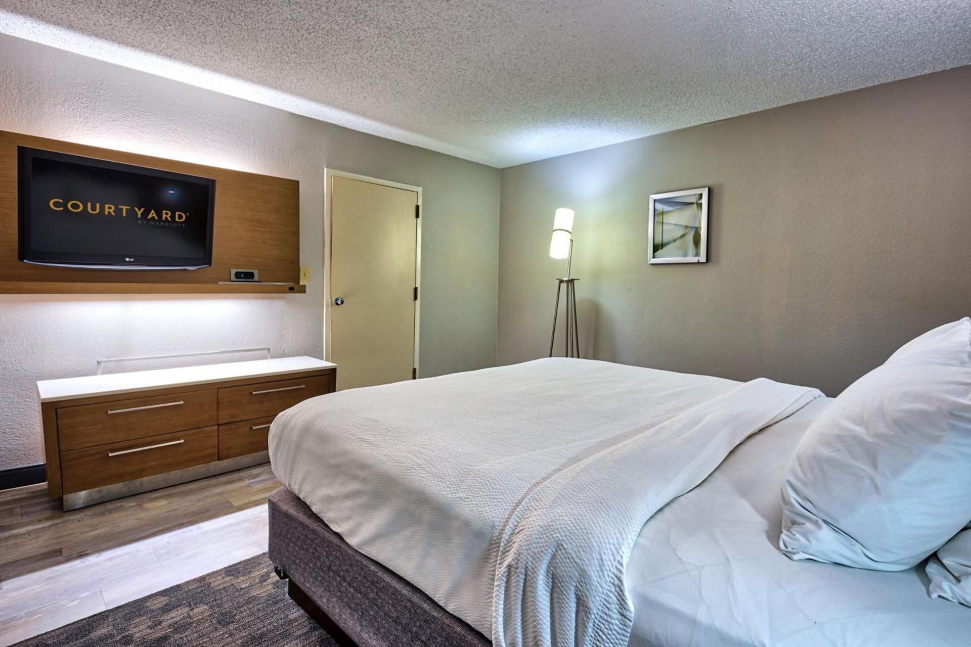 Country Inn & Suites by Radisson, Hampton Coliseum photo 30