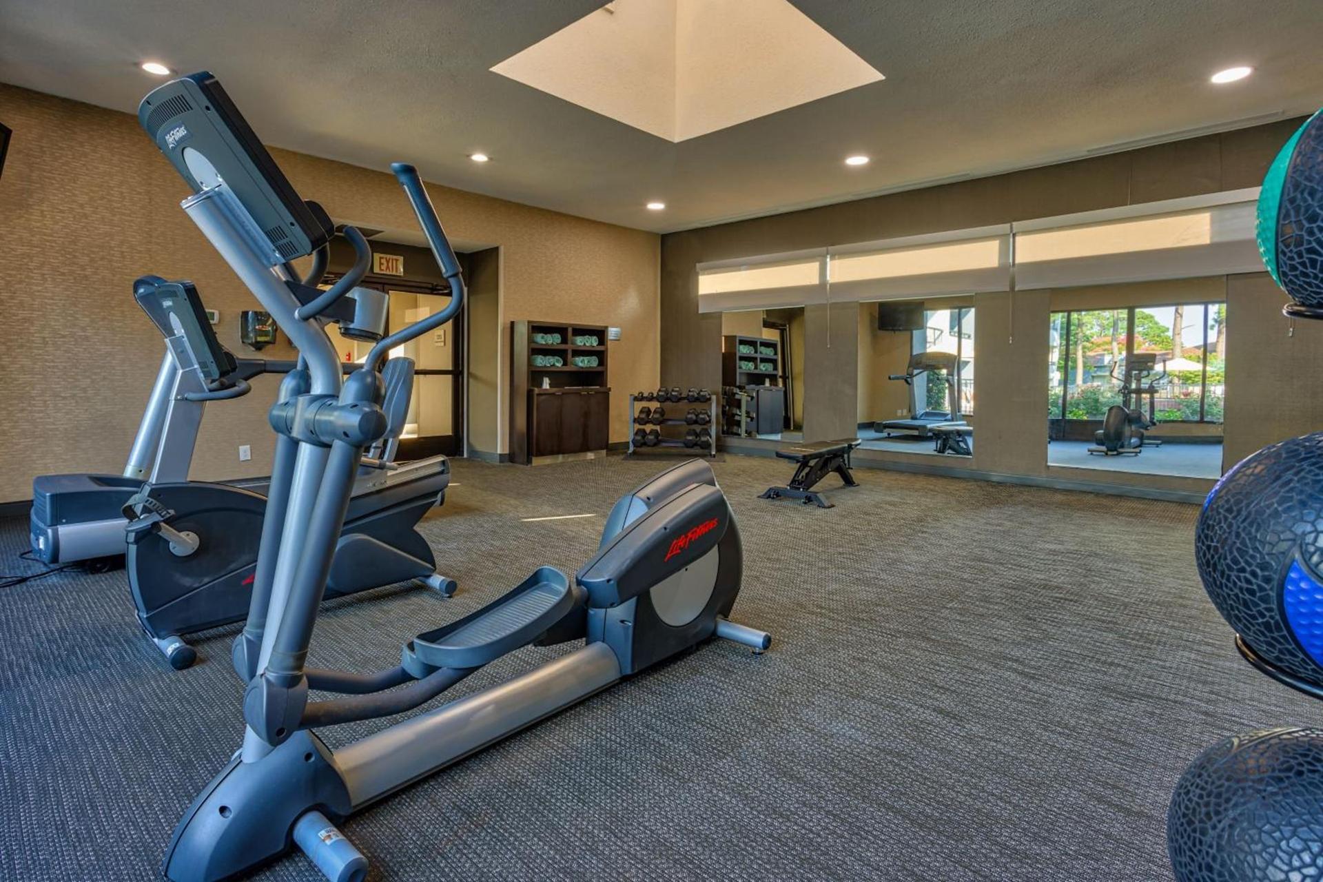 Country Inn & Suites by Radisson, Hampton Coliseum photo 55