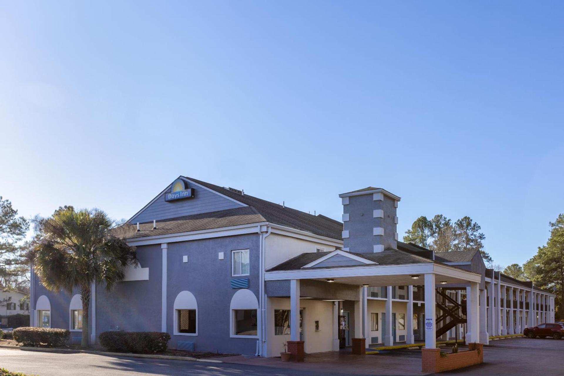 Days Inn by Wyndham Columbia photo 45