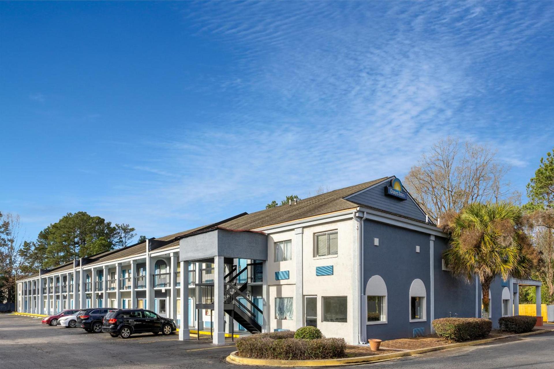 Days Inn by Wyndham Columbia photo 44