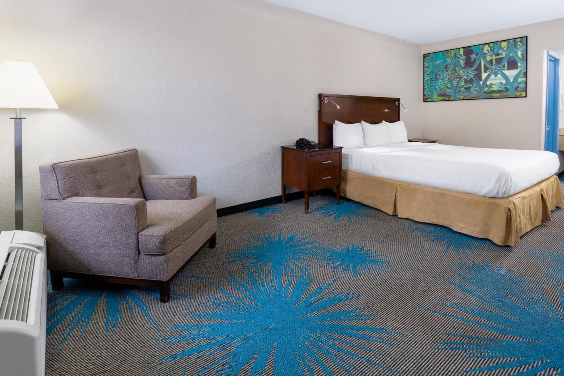 Days Inn by Wyndham Columbia photo 50