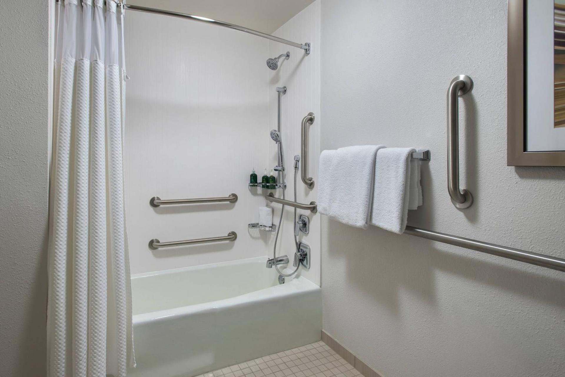 Courtyard by Marriott Lincroft Red Bank photo 8