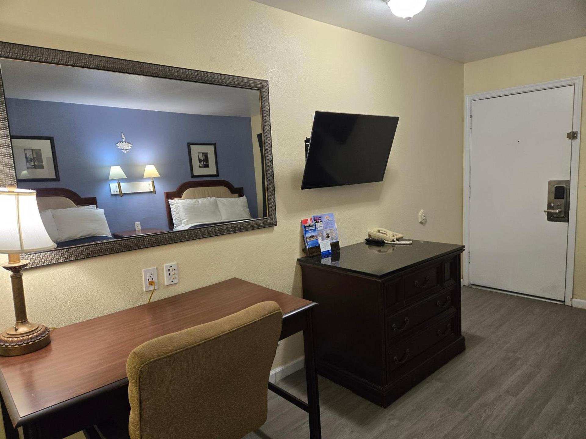 Rodeway Inn & Suites Blythe I-10 photo 59