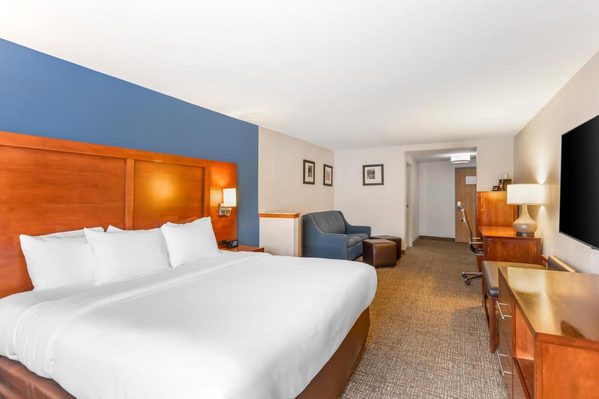Comfort Suites Longmont photo 37