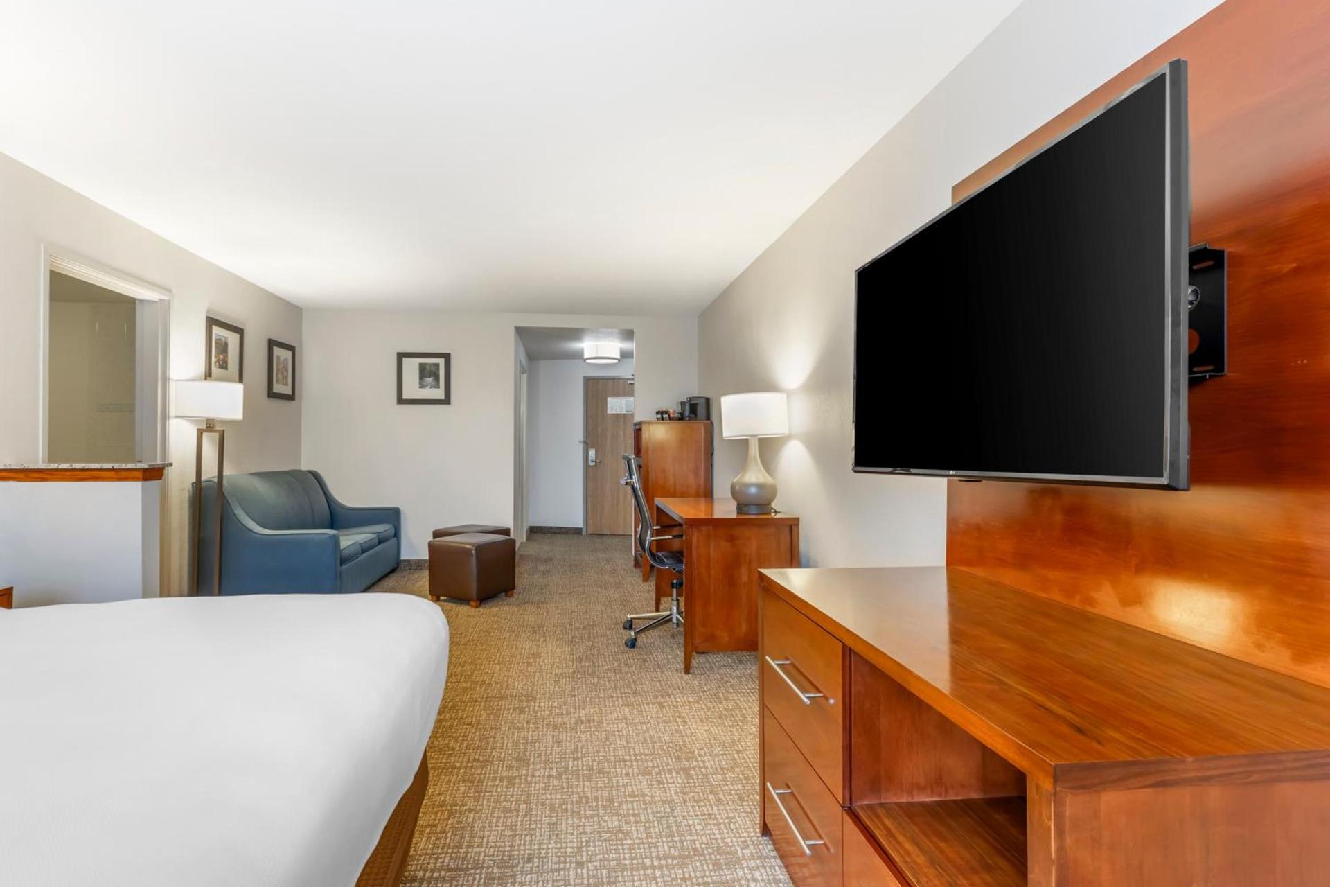 Comfort Suites Longmont photo 38