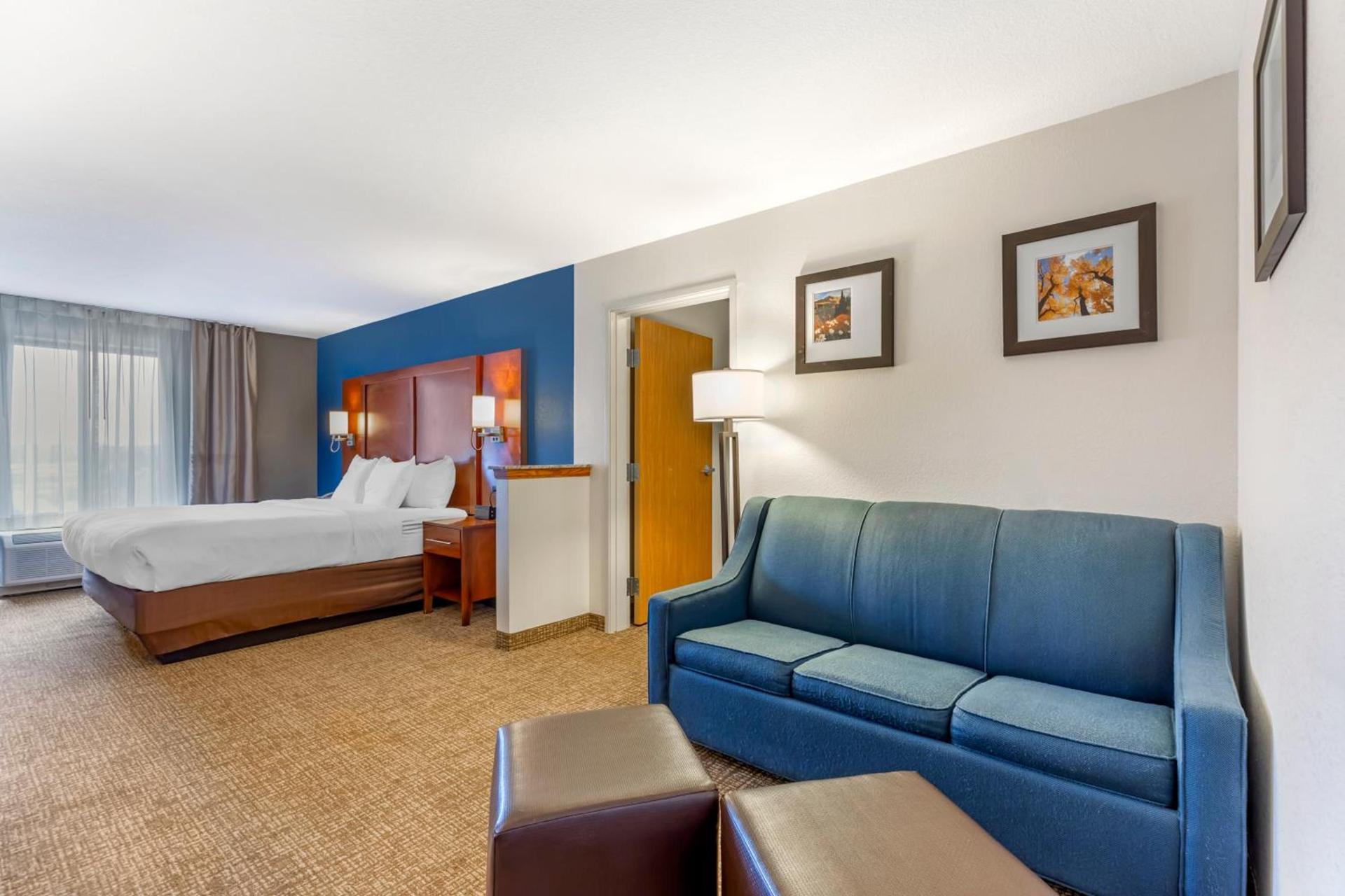 Comfort Suites Longmont photo 39
