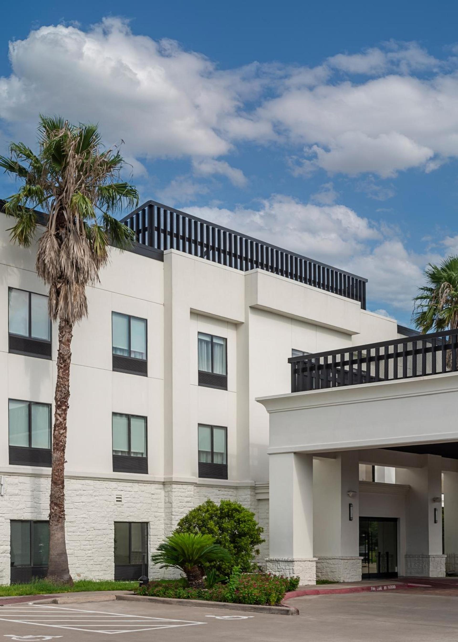 Champions Club and Hotel, Houston Westchase photo 1