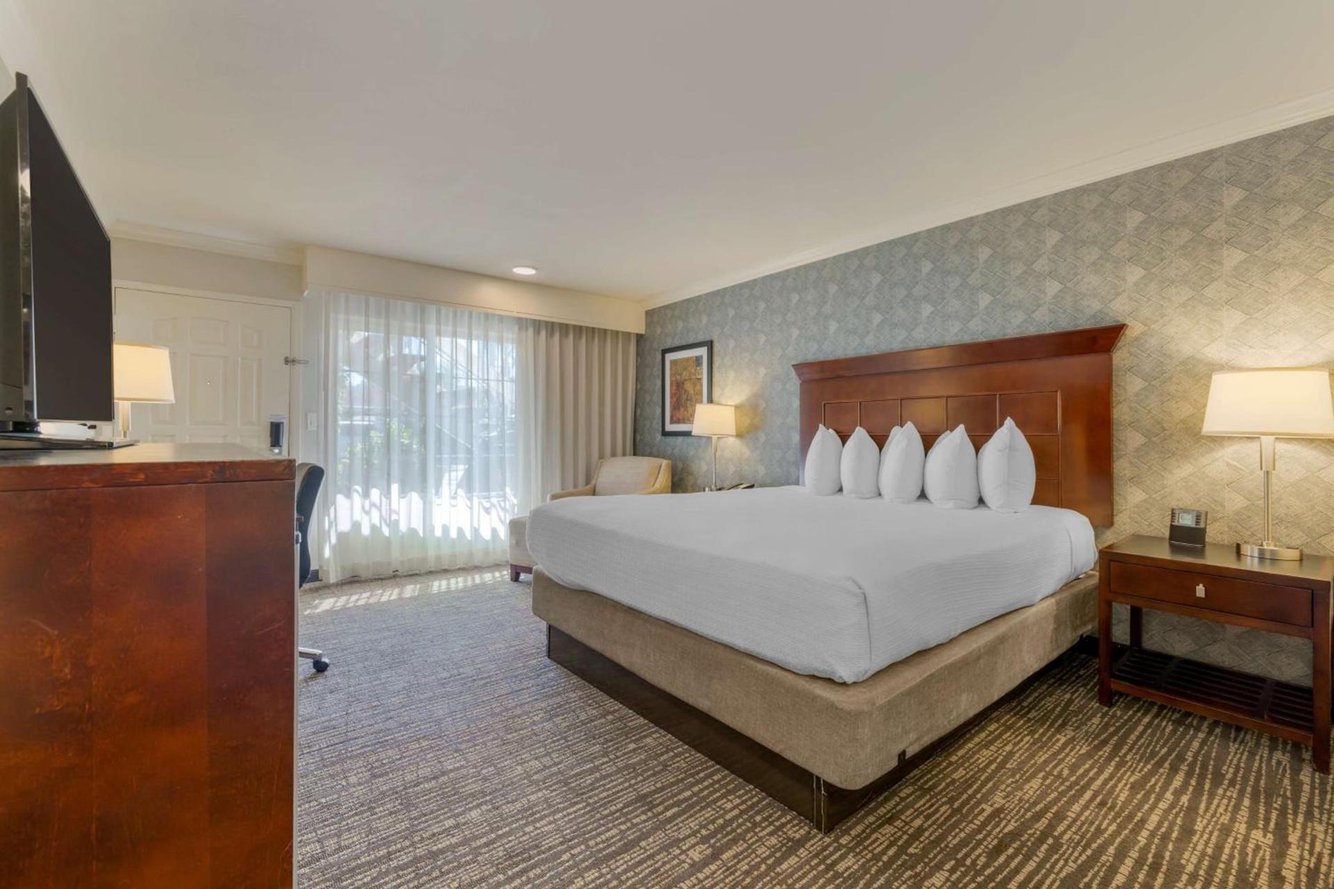 Best Western Plus Carriage Inn photo 7