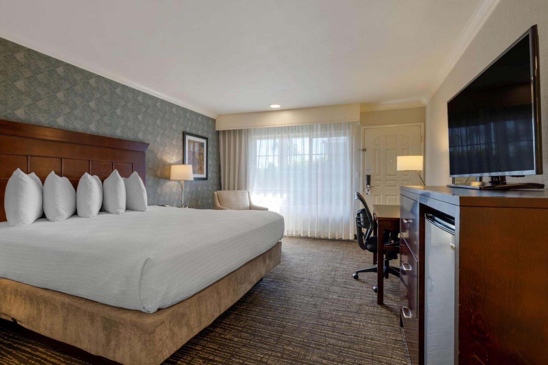 Best Western Plus Carriage Inn photo 17