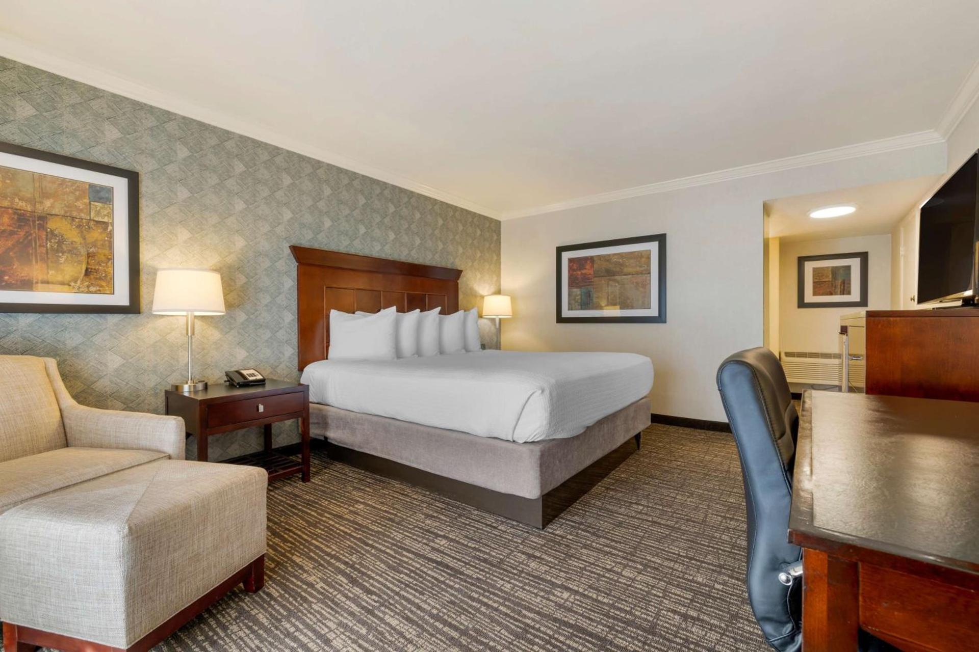 Best Western Plus Carriage Inn photo 22