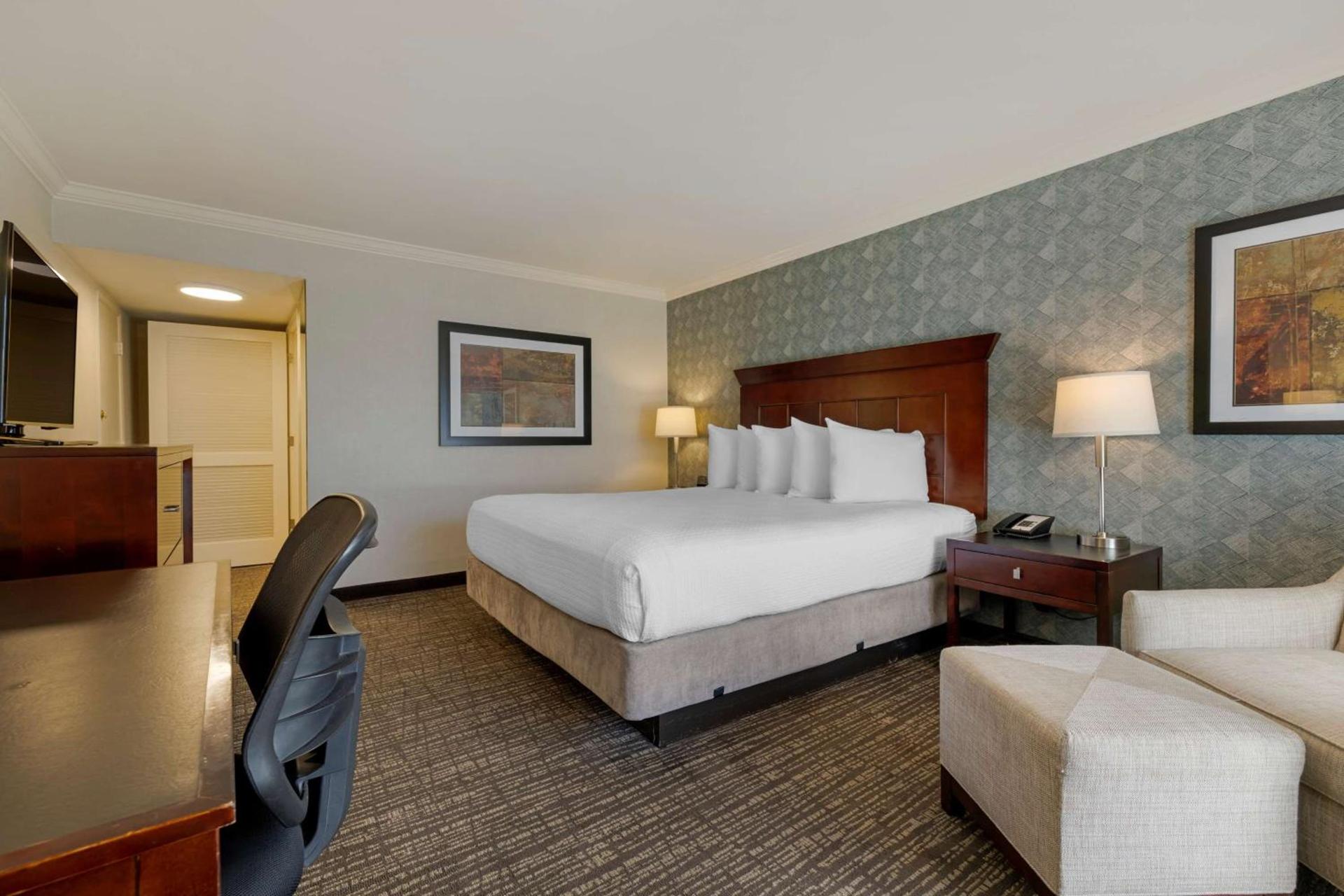 Best Western Plus Carriage Inn photo 18