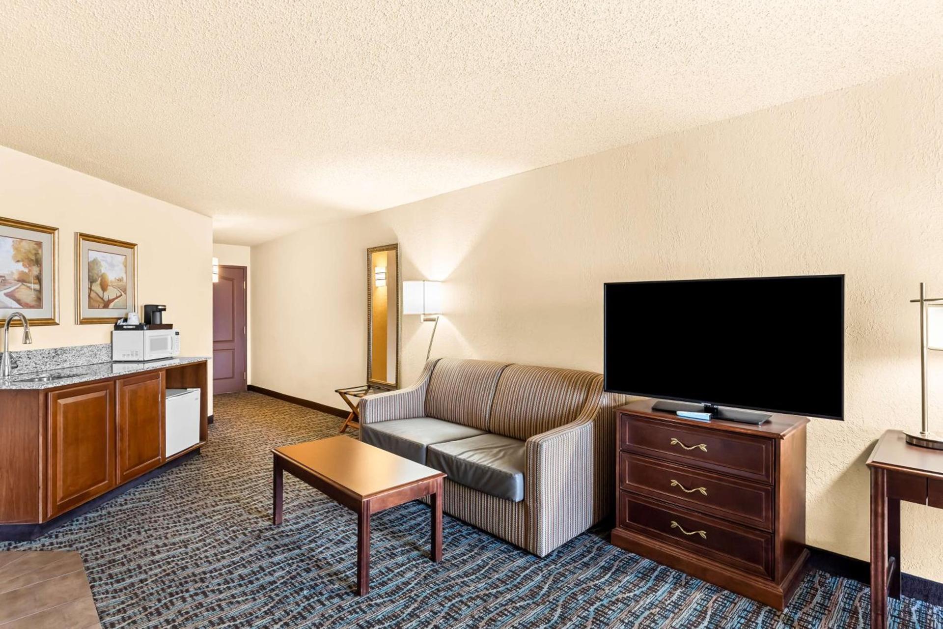 Best Western Holiday Manor photo 19