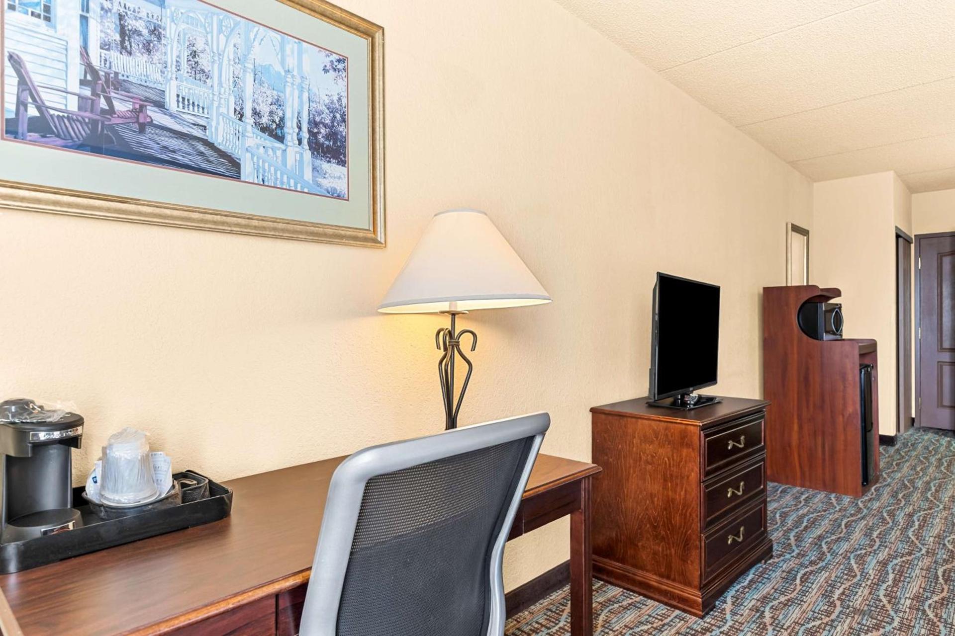 Best Western Holiday Manor photo 17